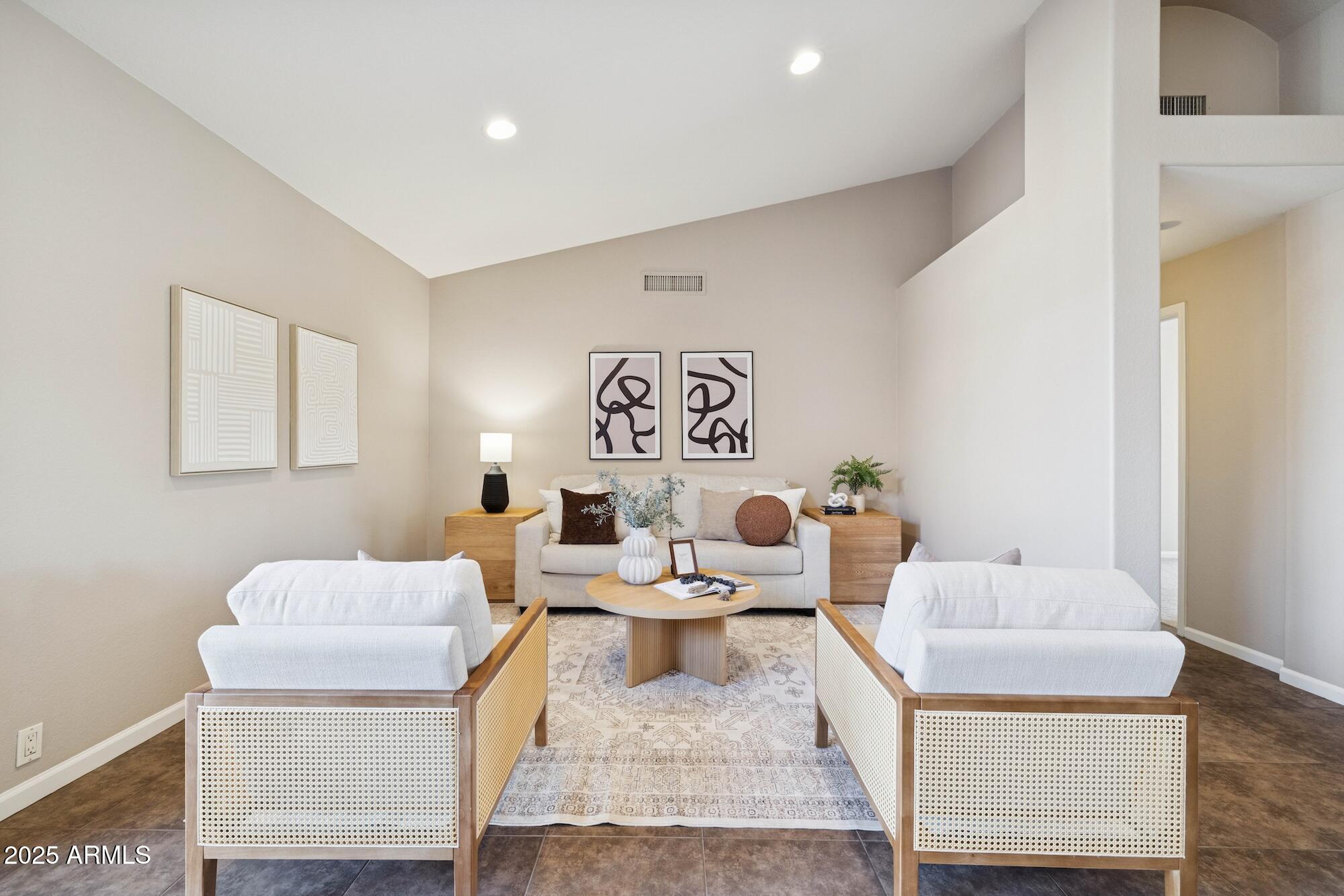 510 S LAGOON Drive, Gilbert