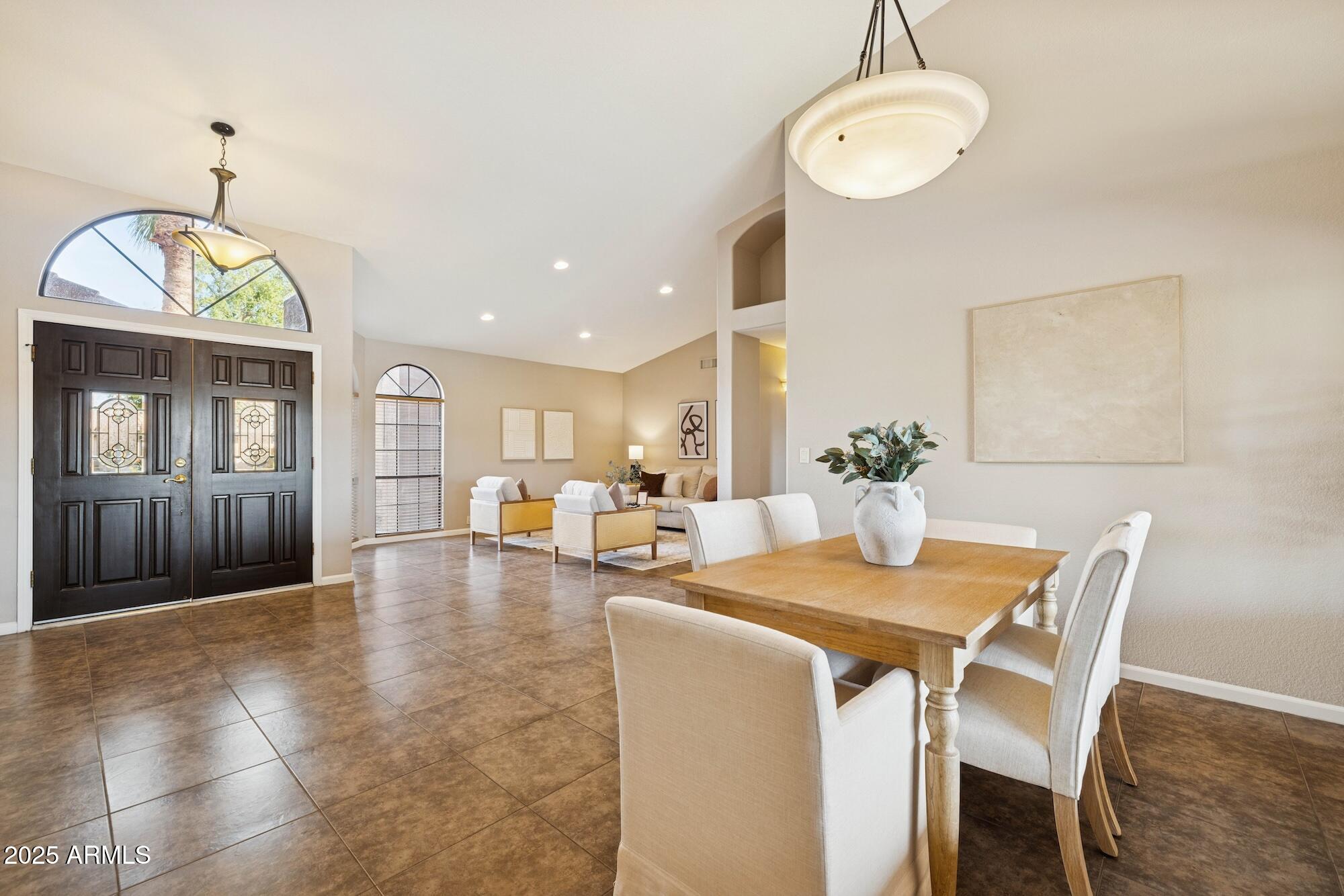 510 S LAGOON Drive, Gilbert