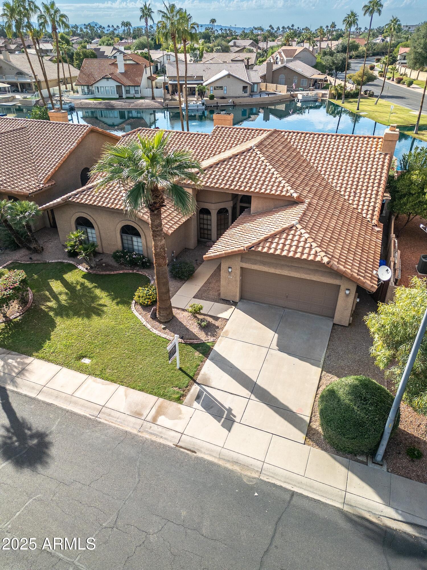 510 S LAGOON Drive, Gilbert
