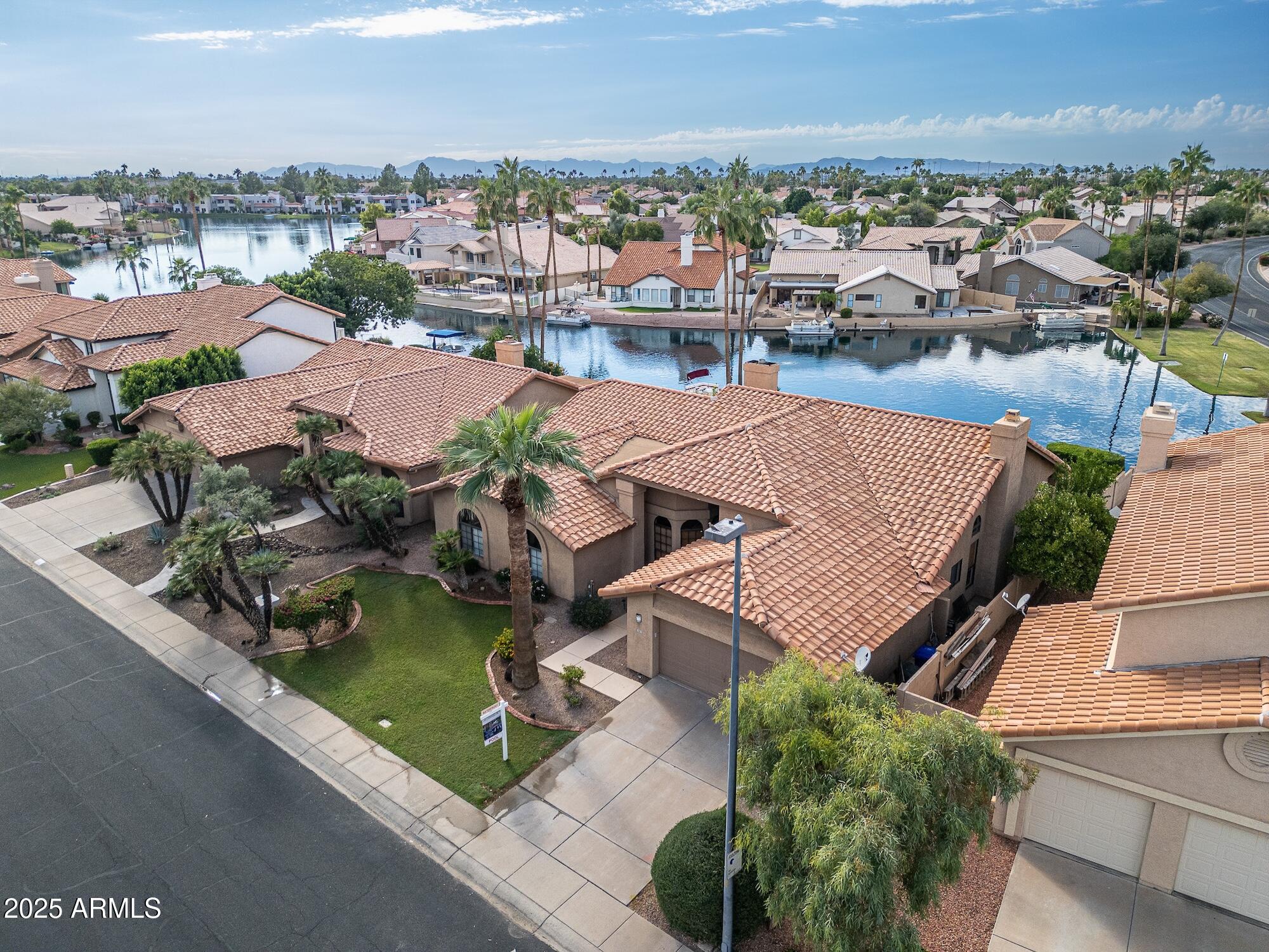 510 S LAGOON Drive, Gilbert