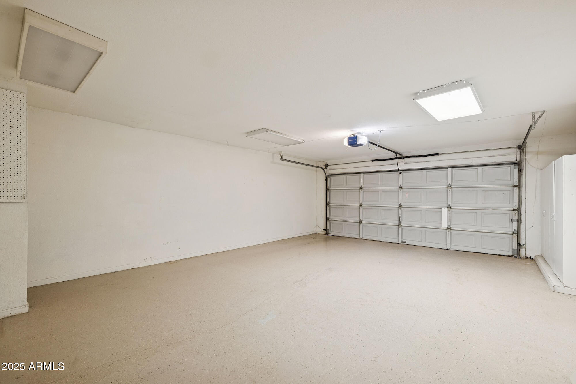 510 S LAGOON Drive, Gilbert