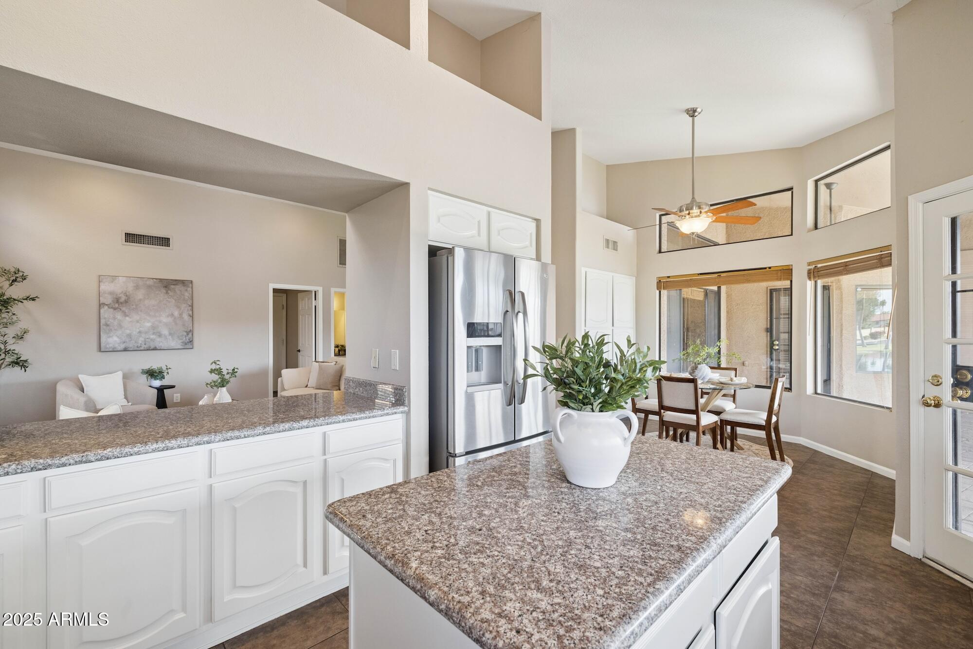 510 S LAGOON Drive, Gilbert