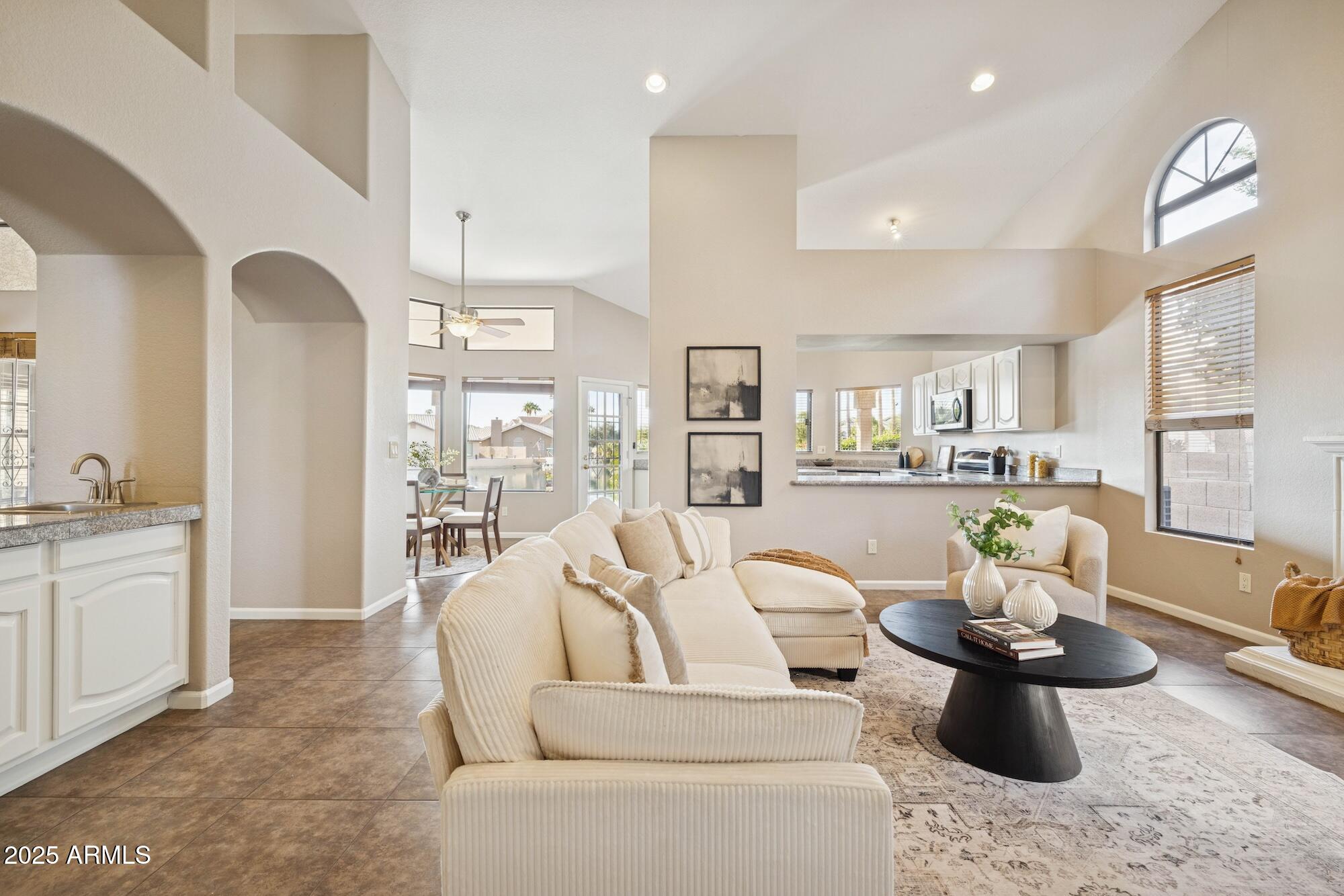 510 S LAGOON Drive, Gilbert