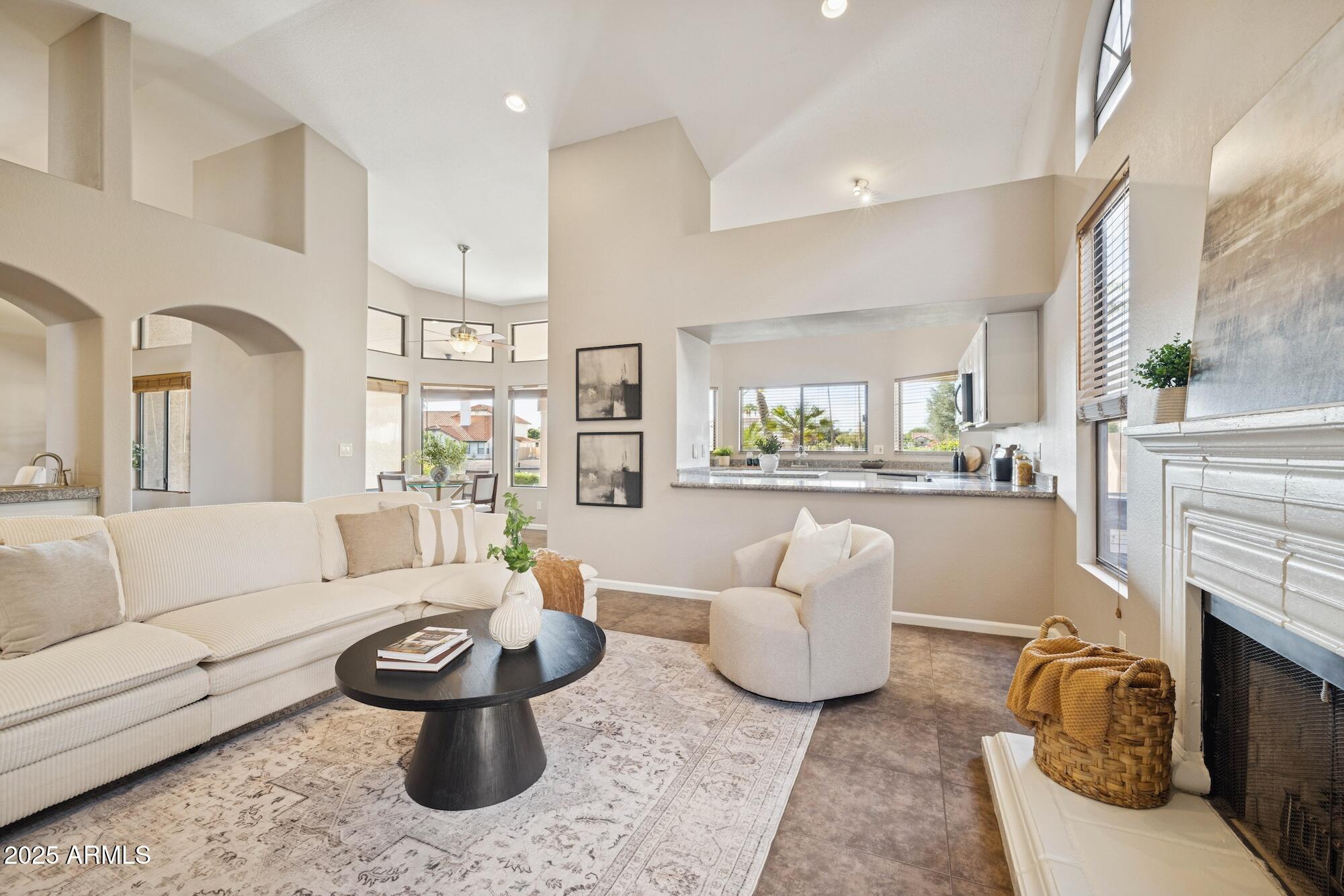 510 S LAGOON Drive, Gilbert