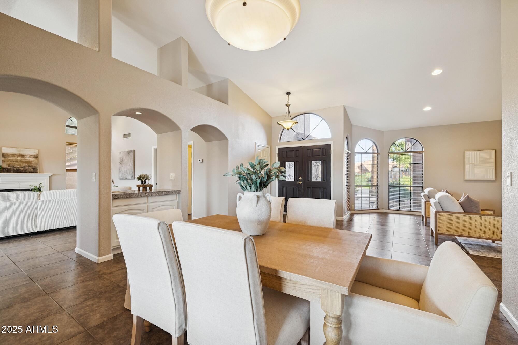 510 S LAGOON Drive, Gilbert