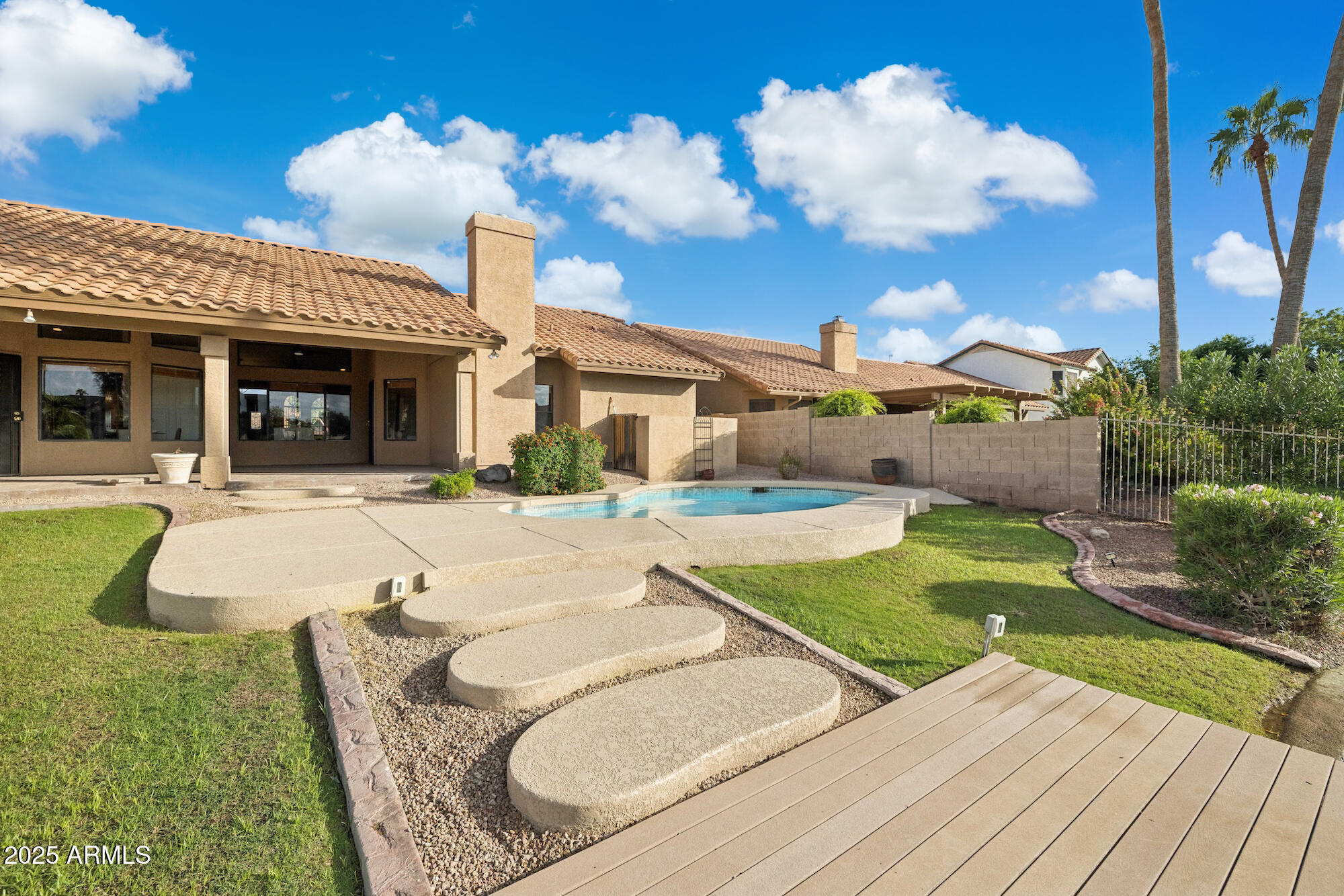 510 S LAGOON Drive, Gilbert