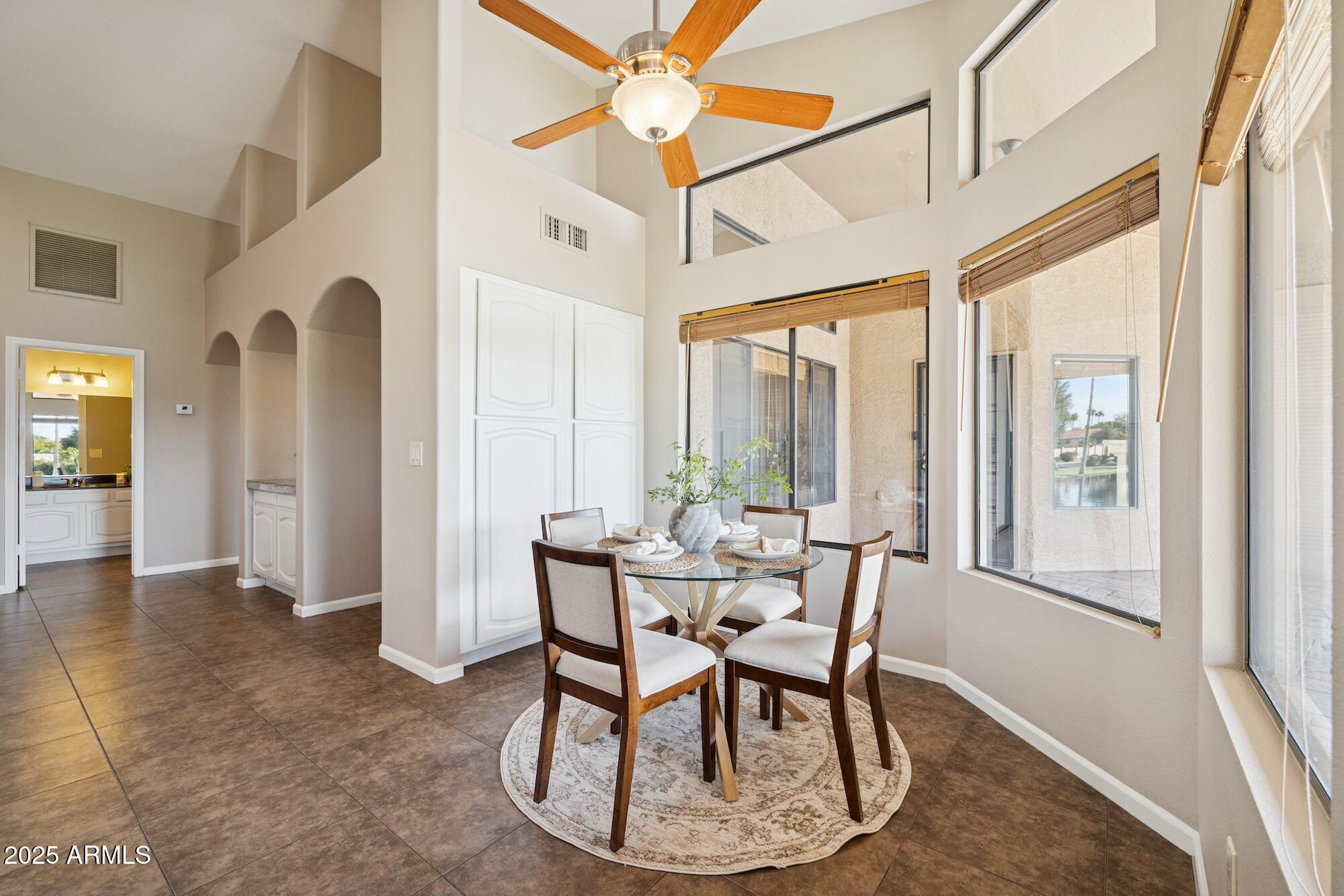 510 S LAGOON Drive, Gilbert