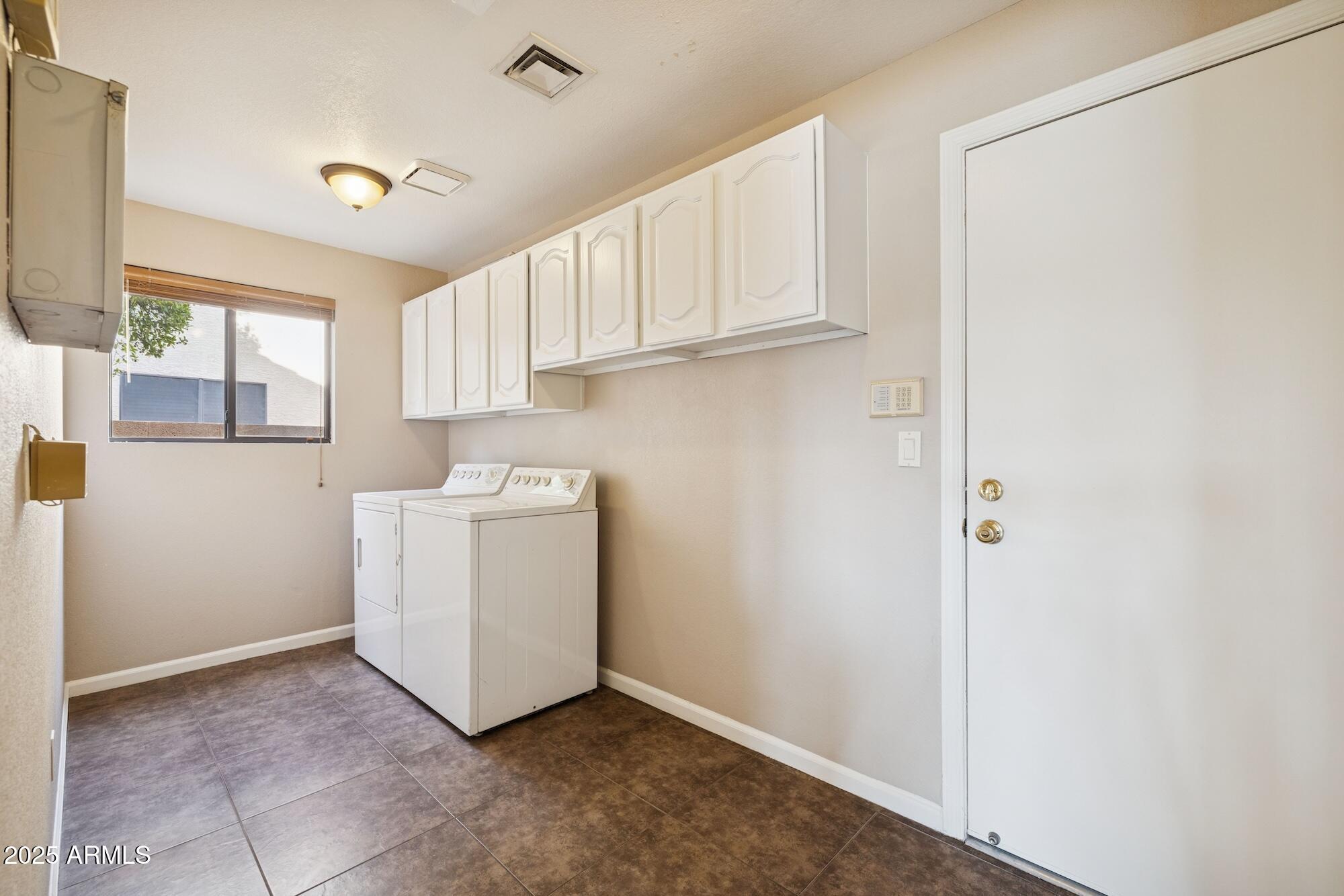 510 S LAGOON Drive, Gilbert