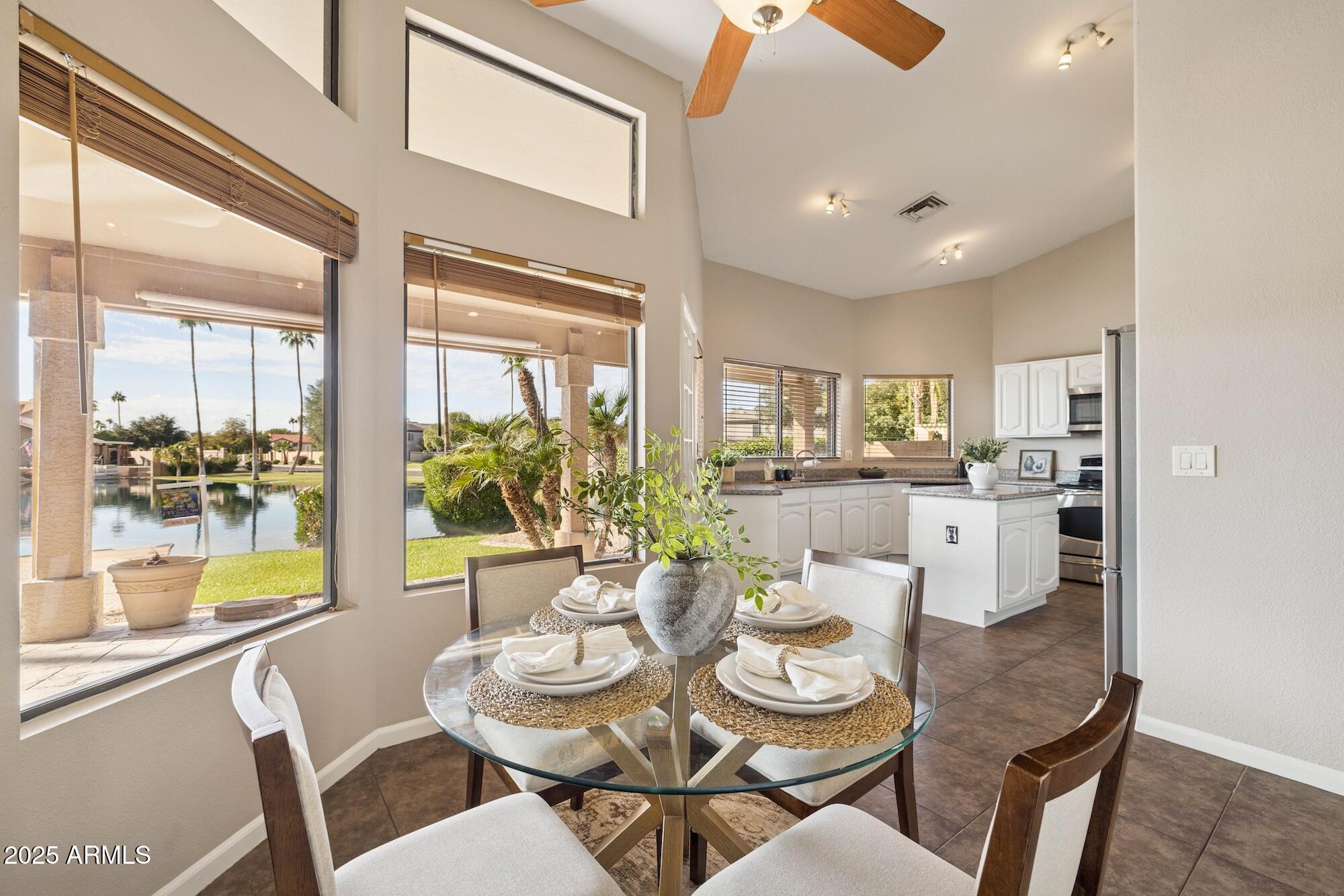 510 S LAGOON Drive, Gilbert