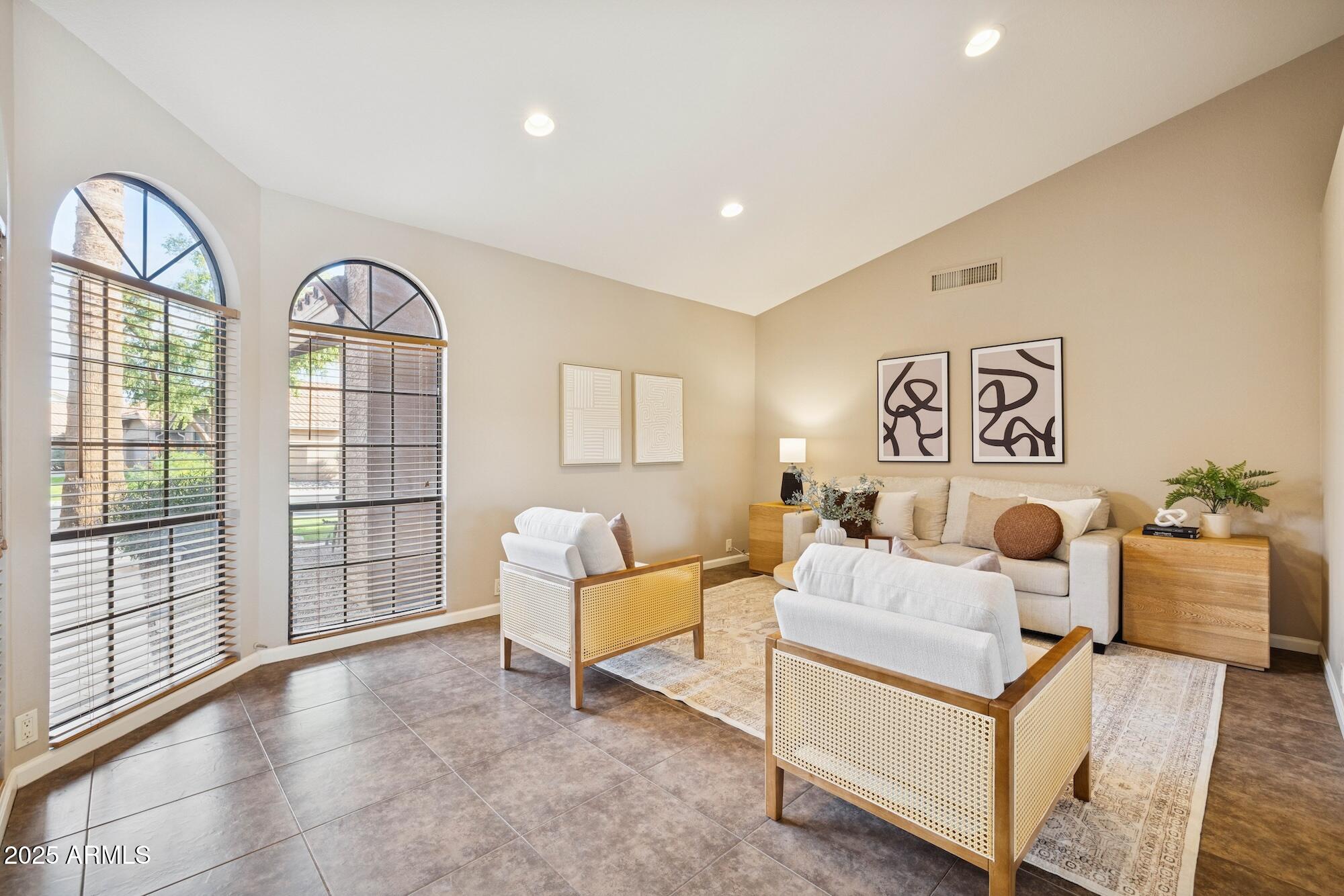 510 S LAGOON Drive, Gilbert