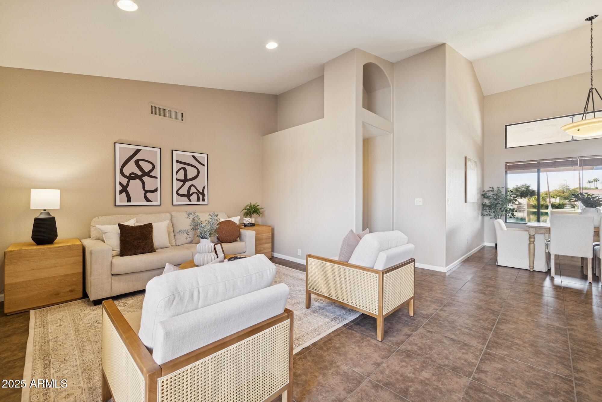 510 S LAGOON Drive, Gilbert