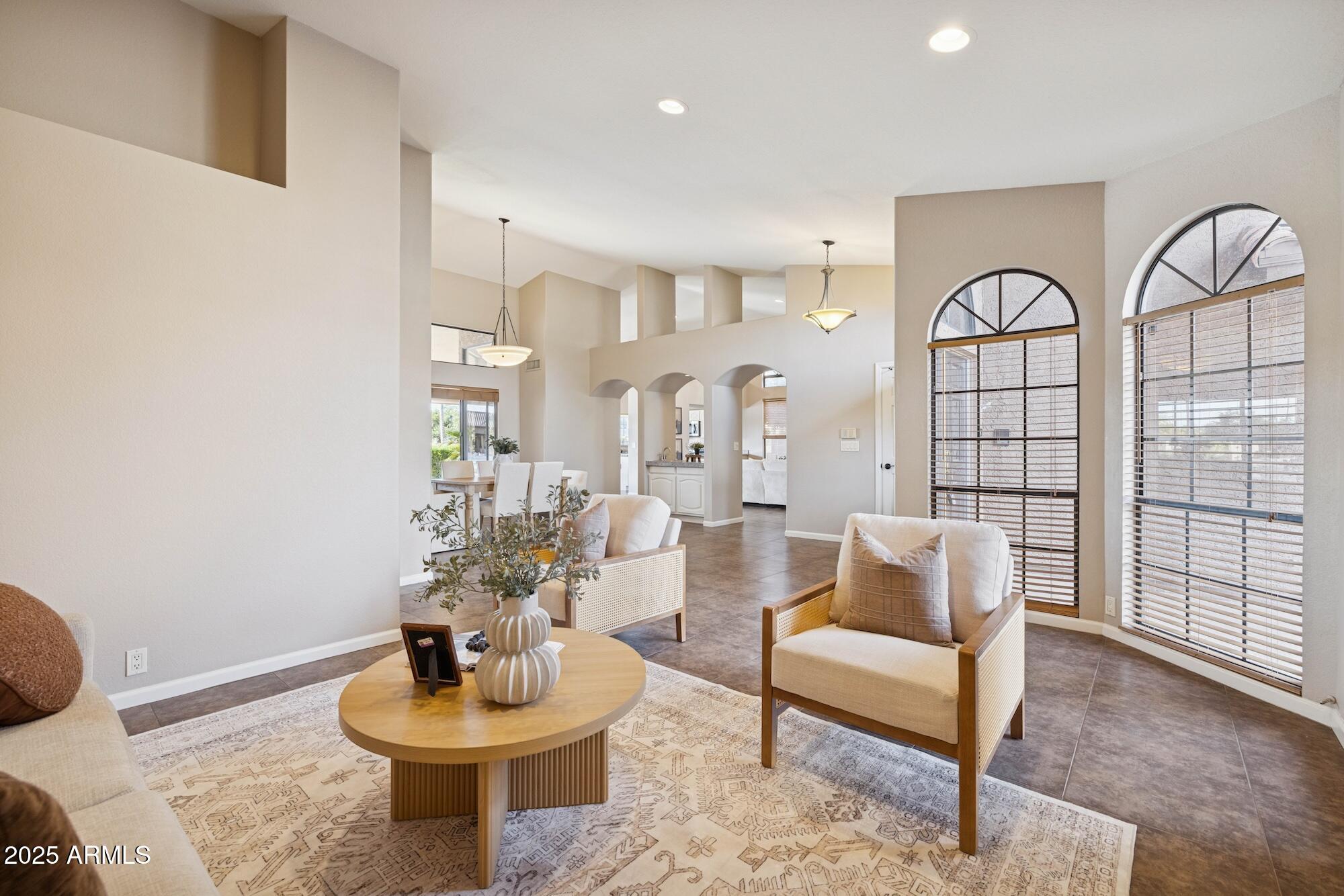 510 S LAGOON Drive, Gilbert