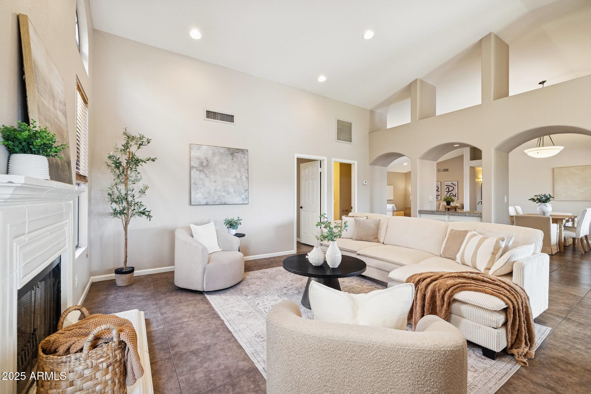 510 S LAGOON Drive, Gilbert