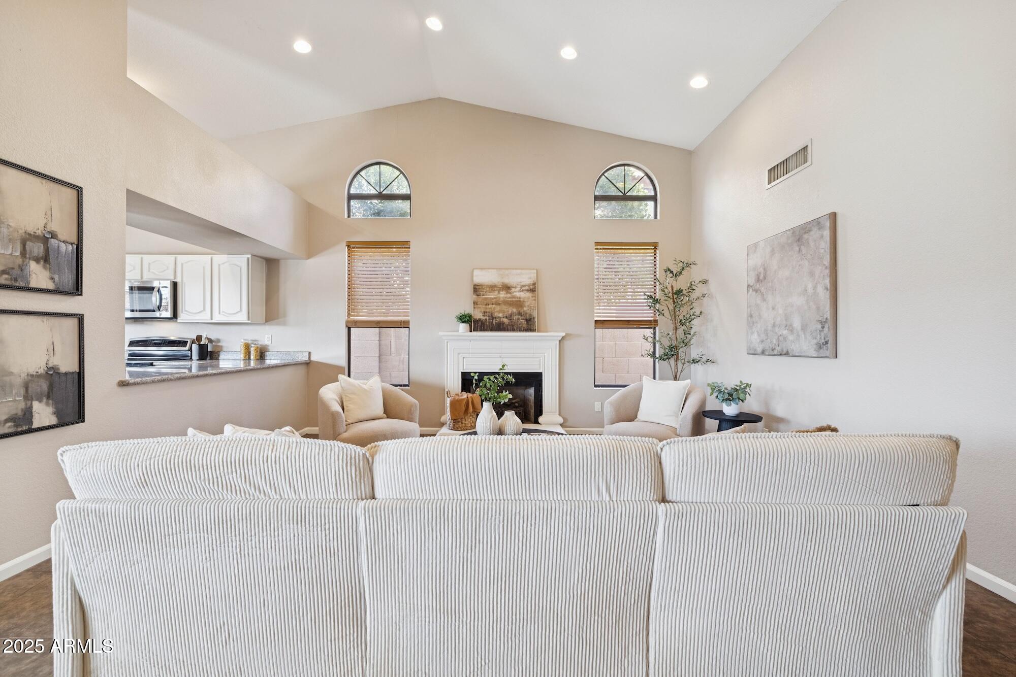 510 S LAGOON Drive, Gilbert