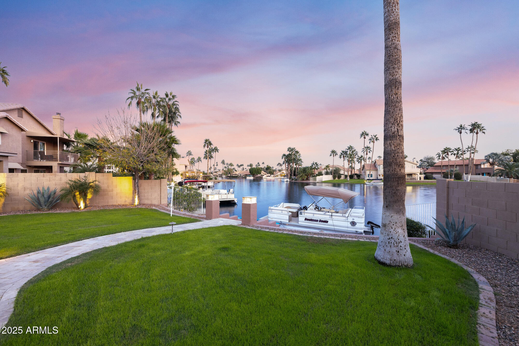 919 S PARADISE Drive