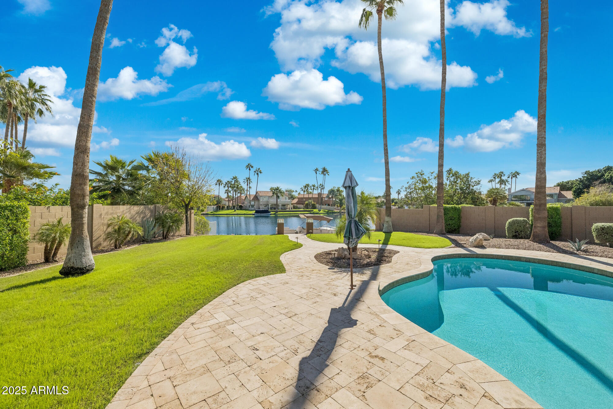 919 S PARADISE Drive