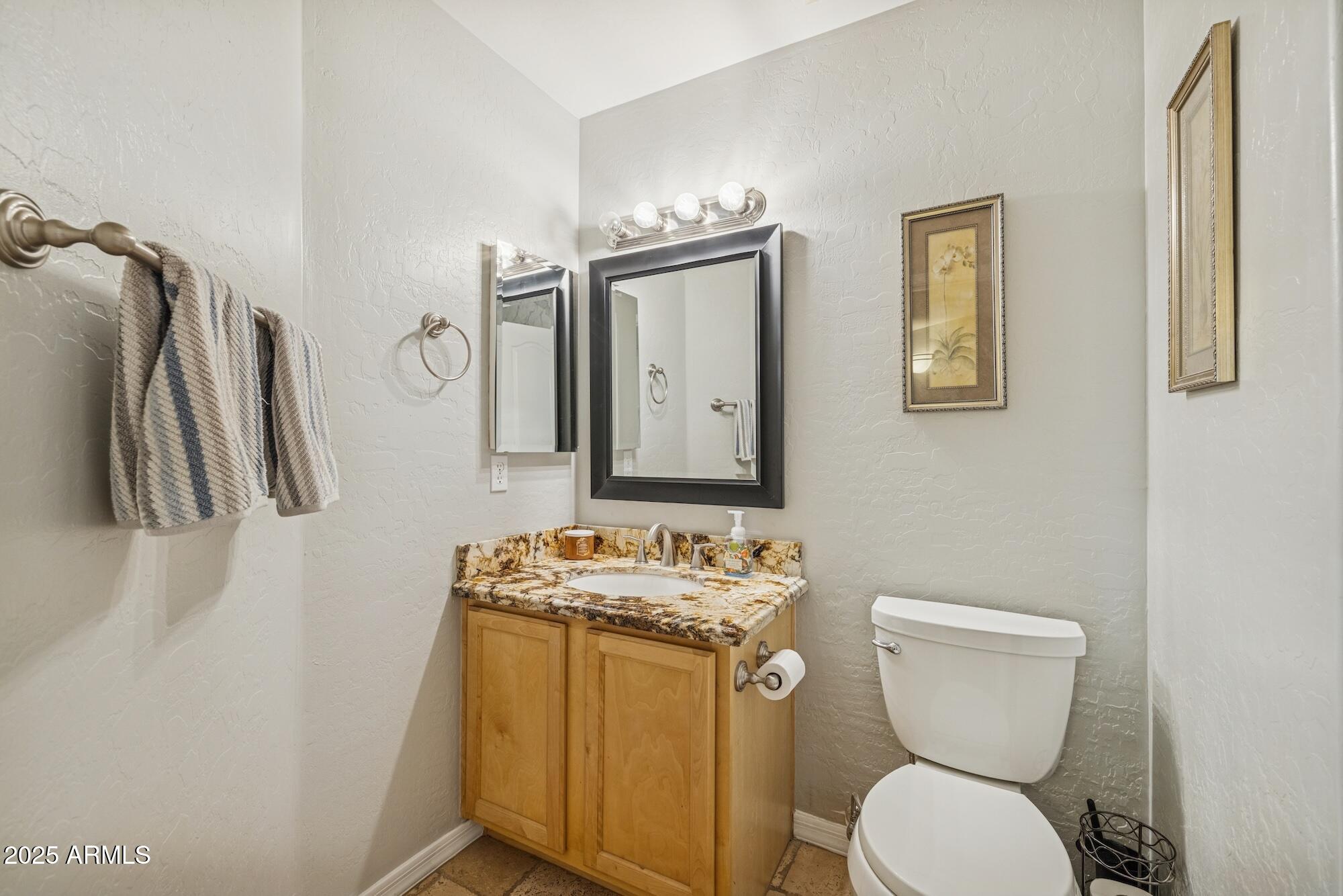 919 S PARADISE Drive