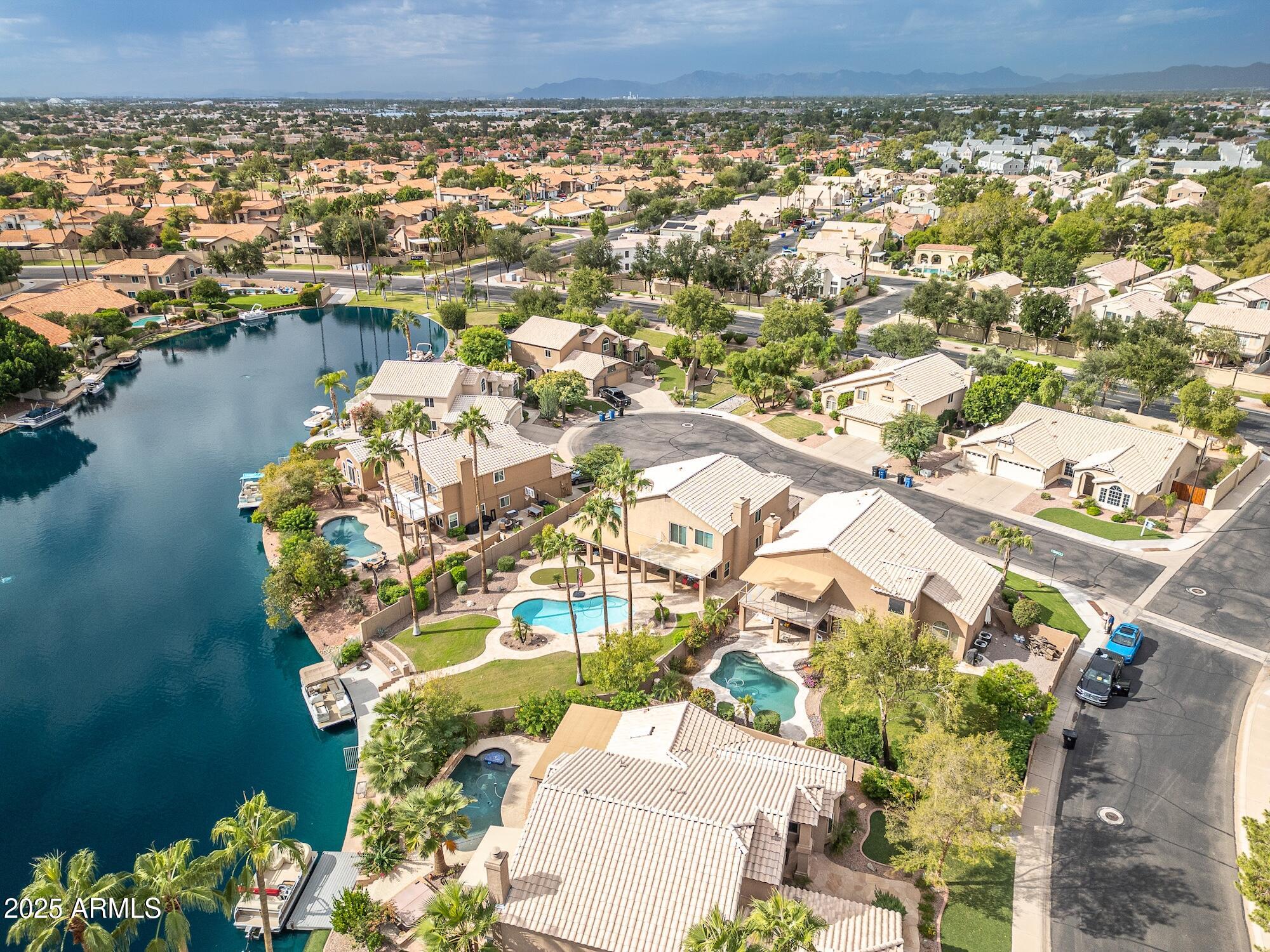 919 S PARADISE Drive