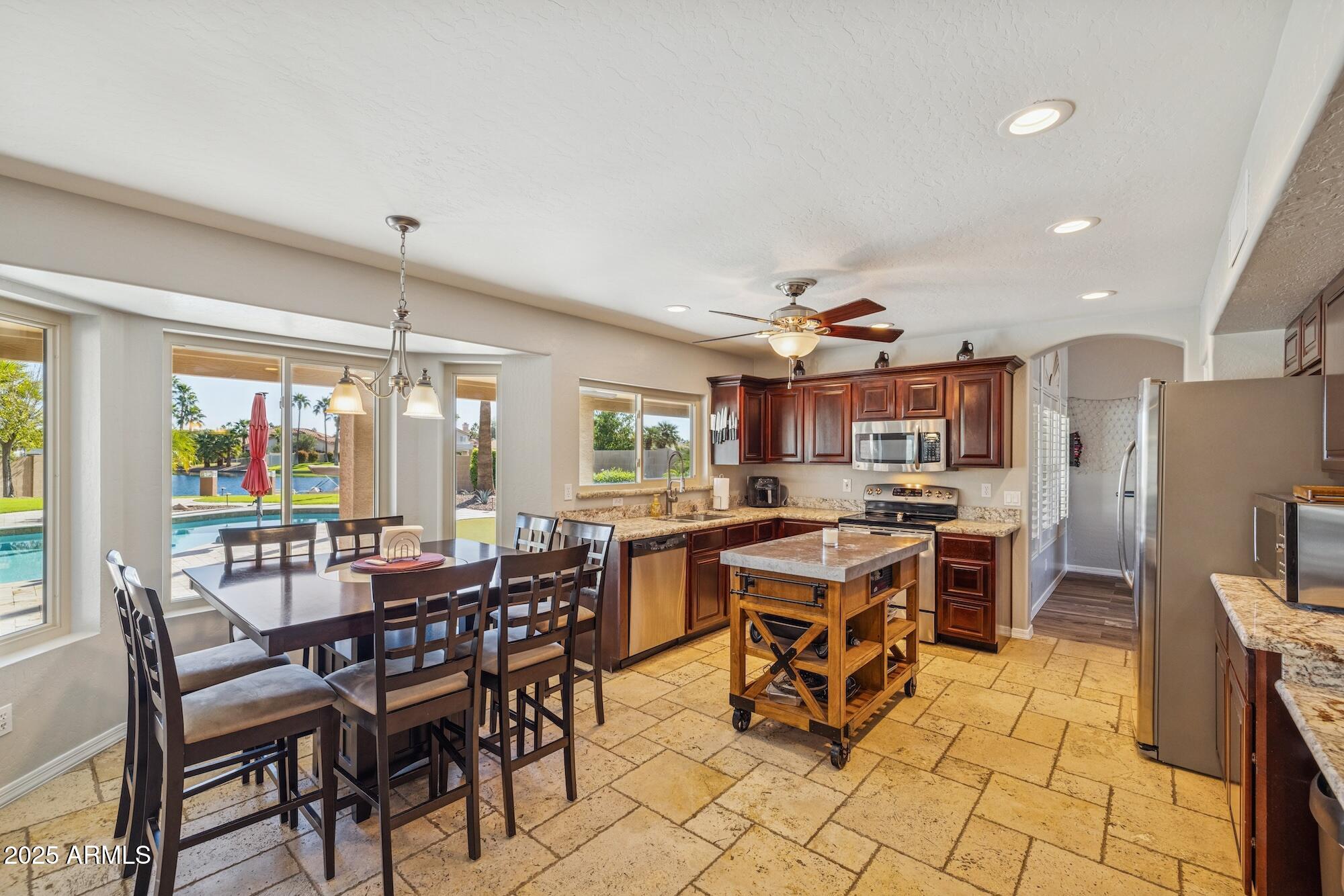 919 S PARADISE Drive