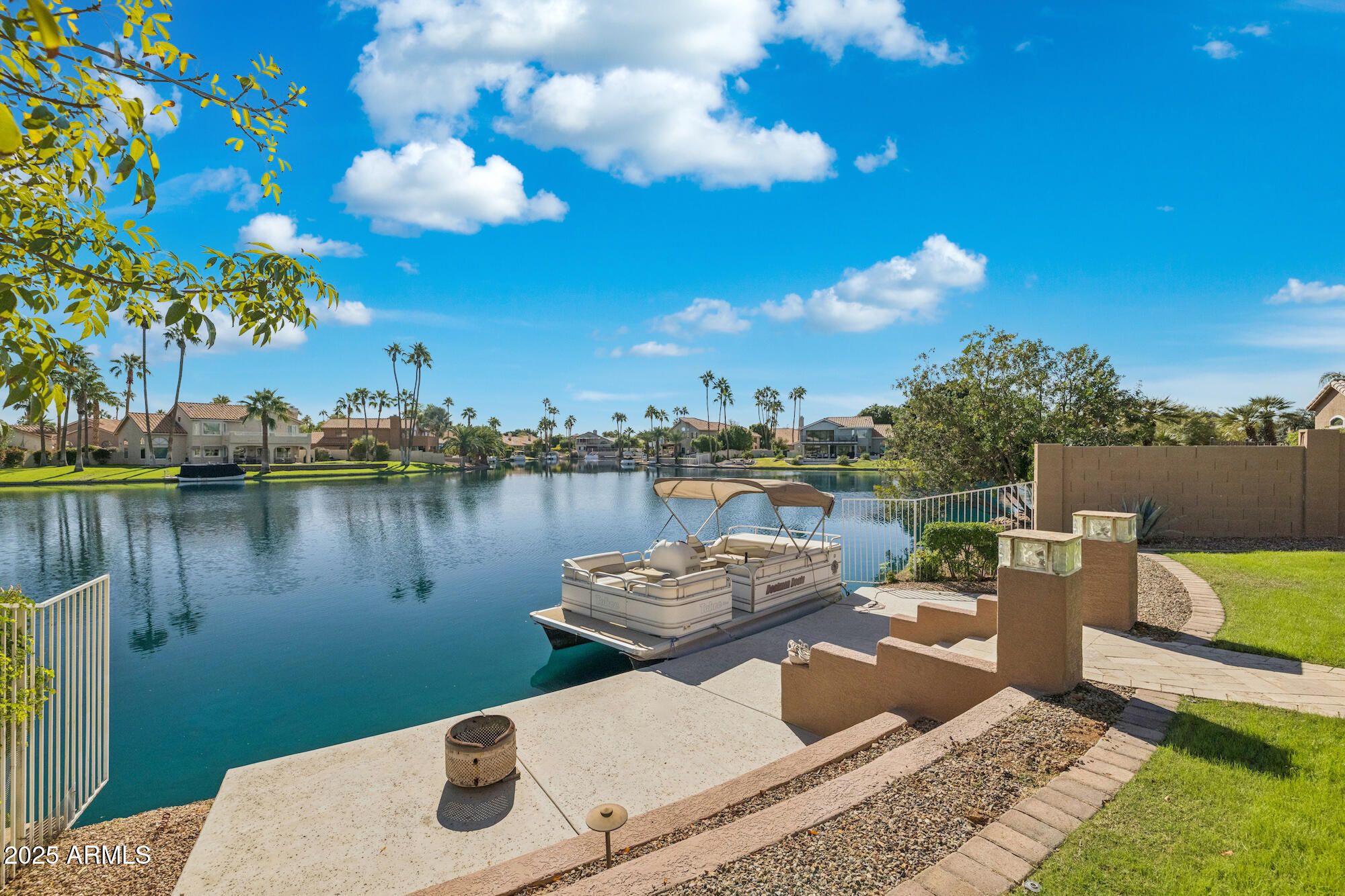 919 S PARADISE Drive