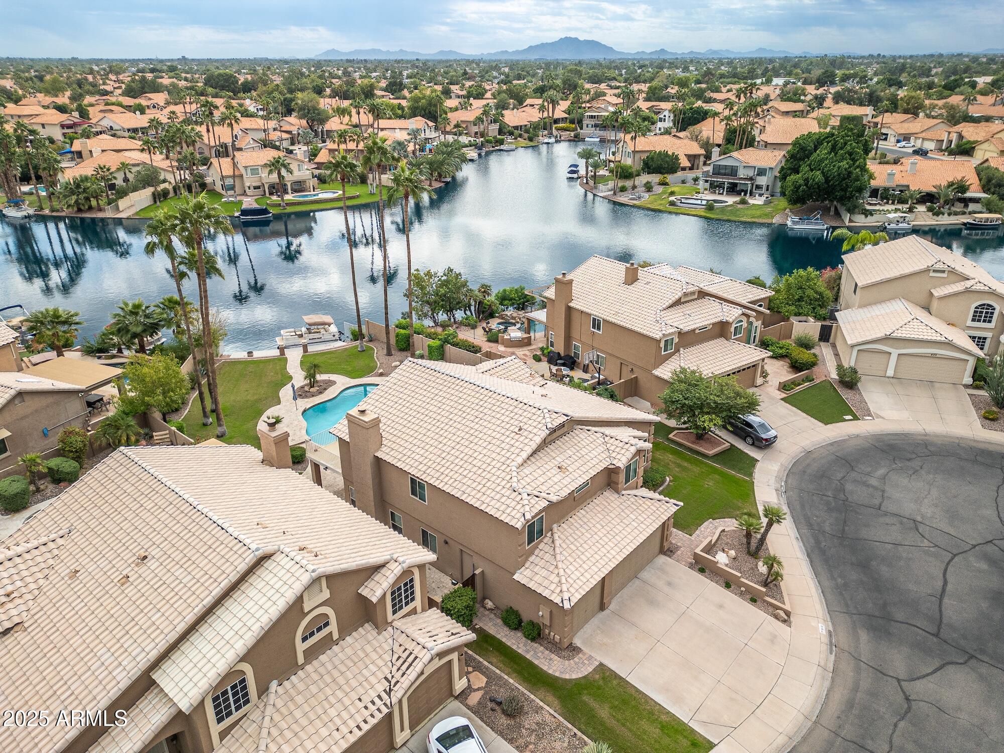 919 S PARADISE Drive