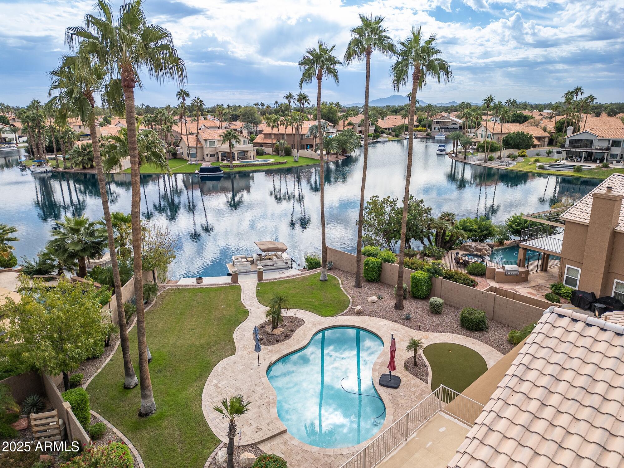 919 S PARADISE Drive