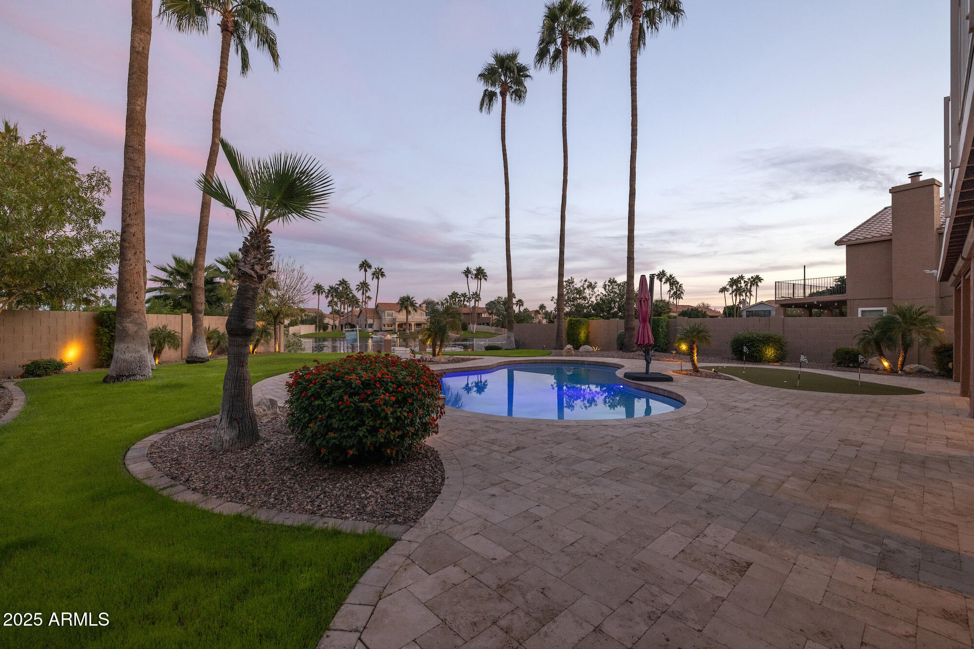 919 S PARADISE Drive