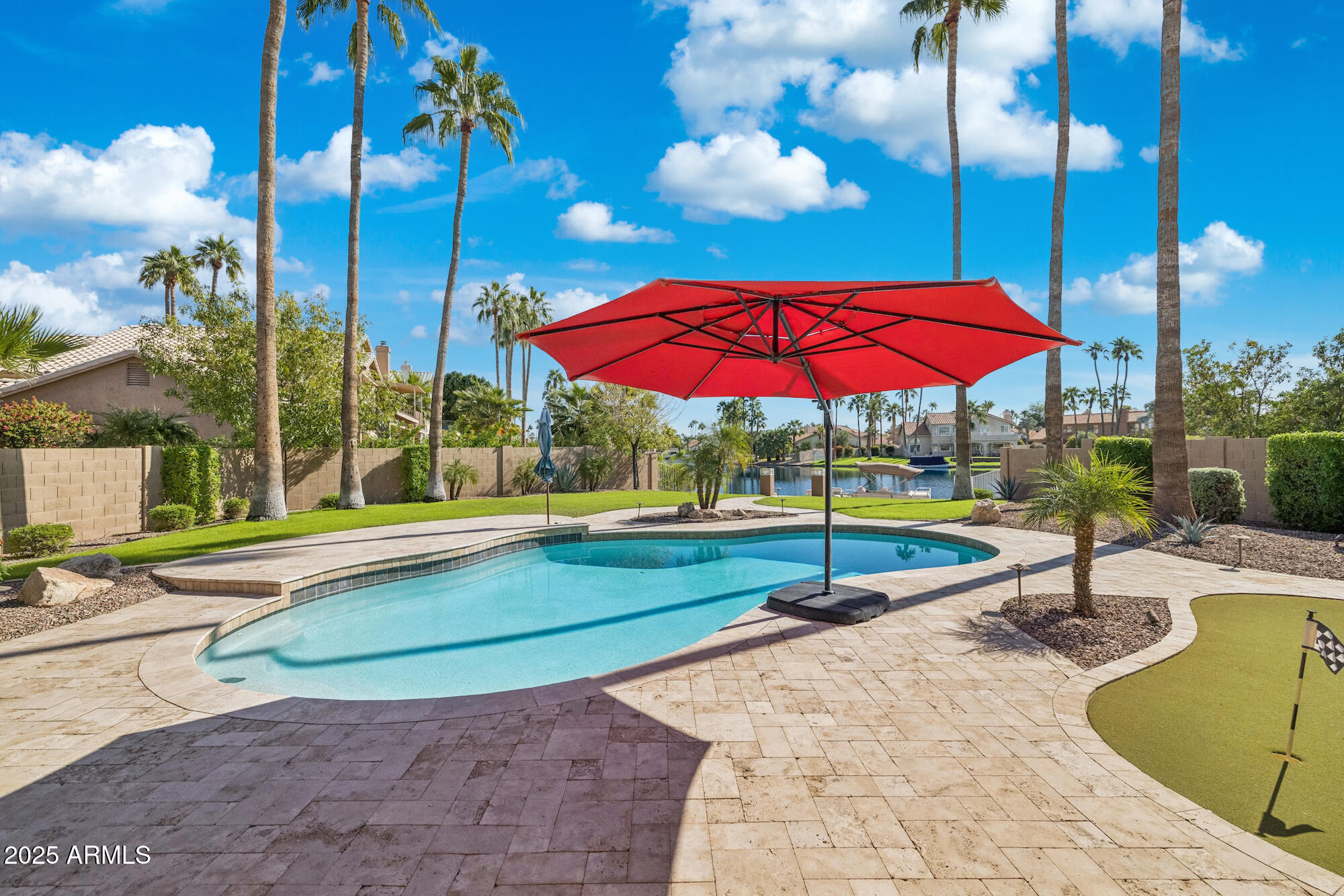 919 S PARADISE Drive