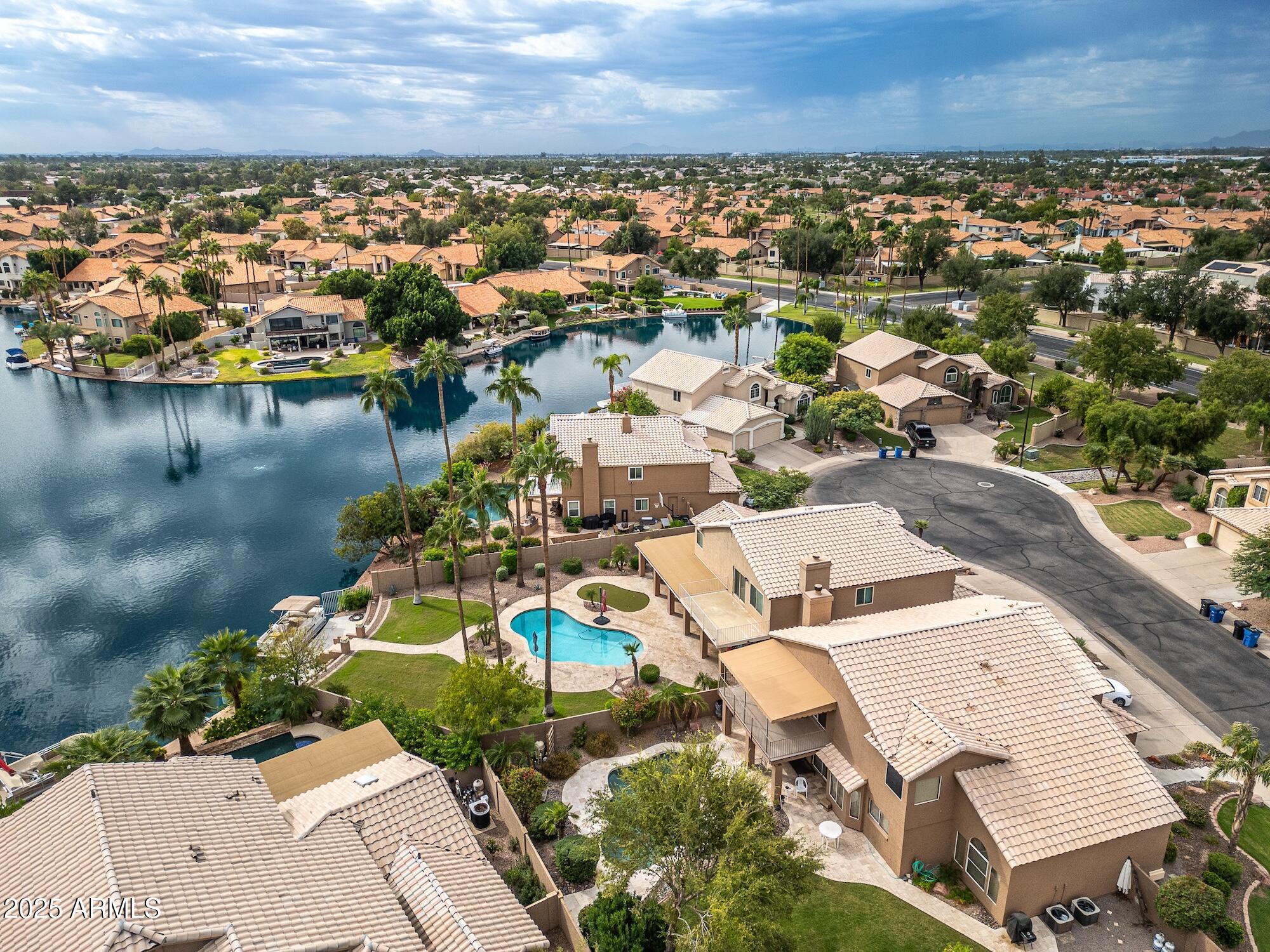 919 S PARADISE Drive