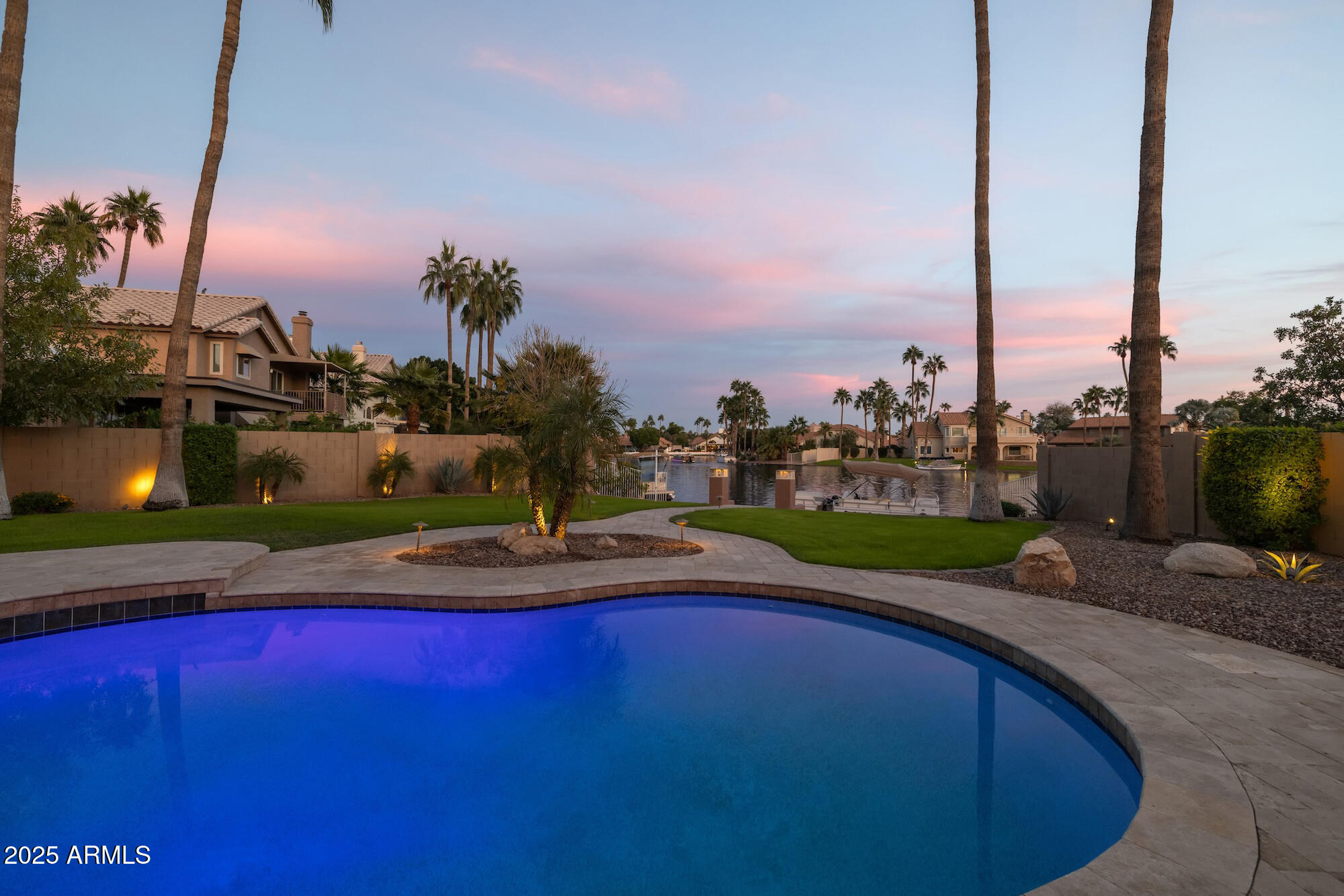 919 S PARADISE Drive