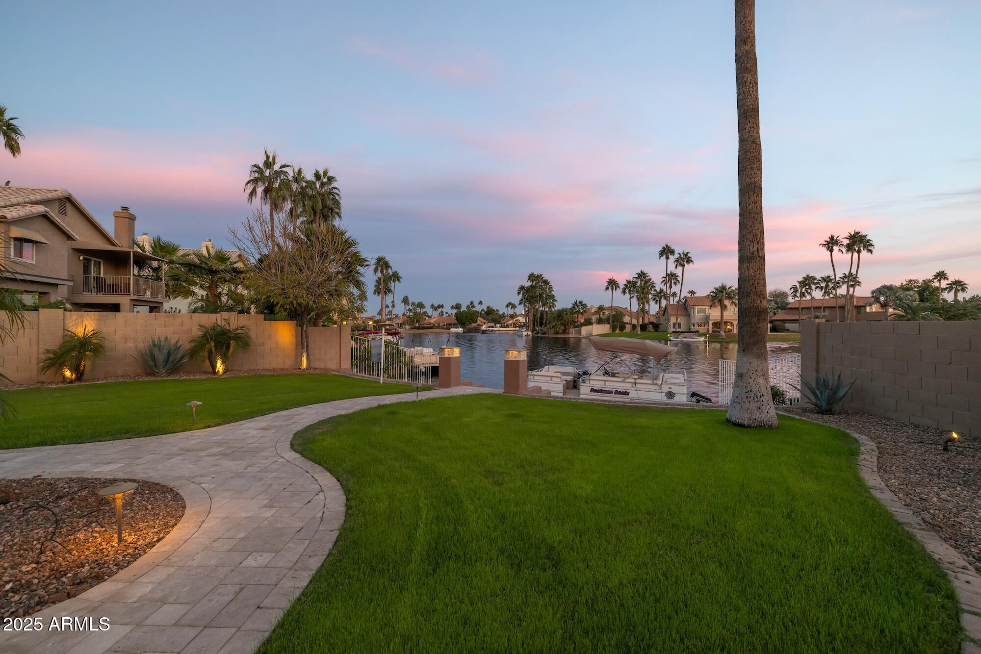 919 S PARADISE Drive