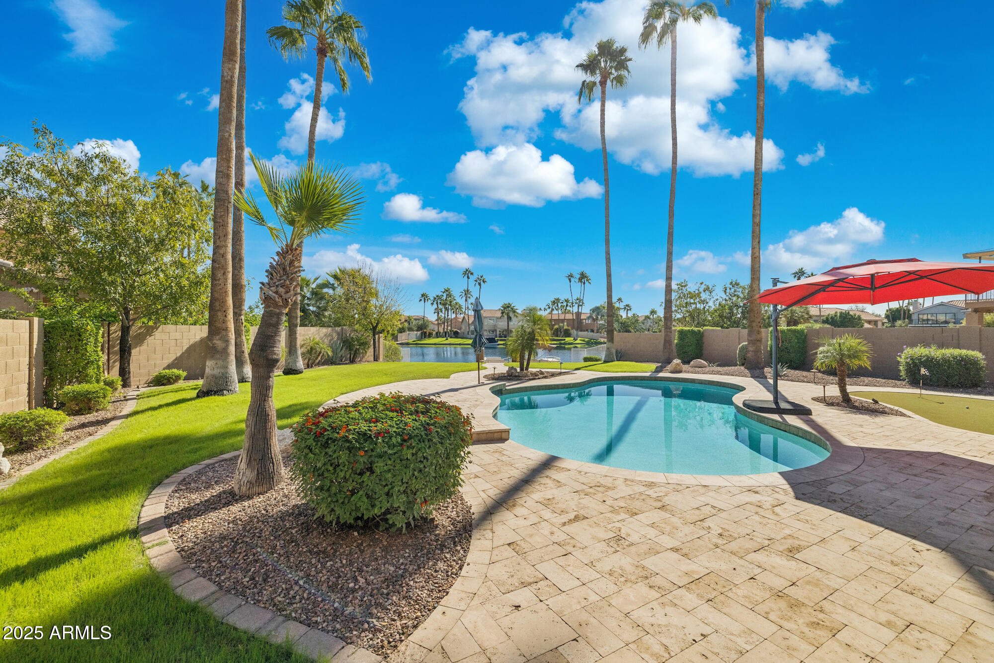 919 S PARADISE Drive