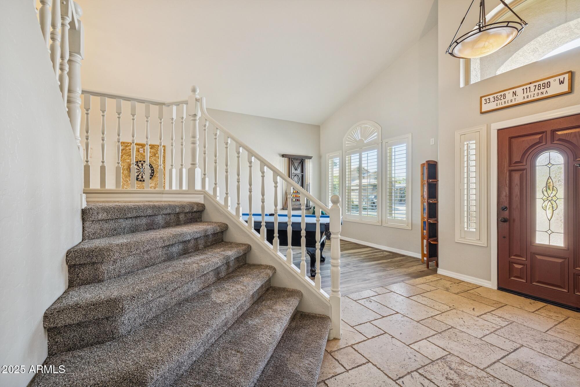 919 S PARADISE Drive