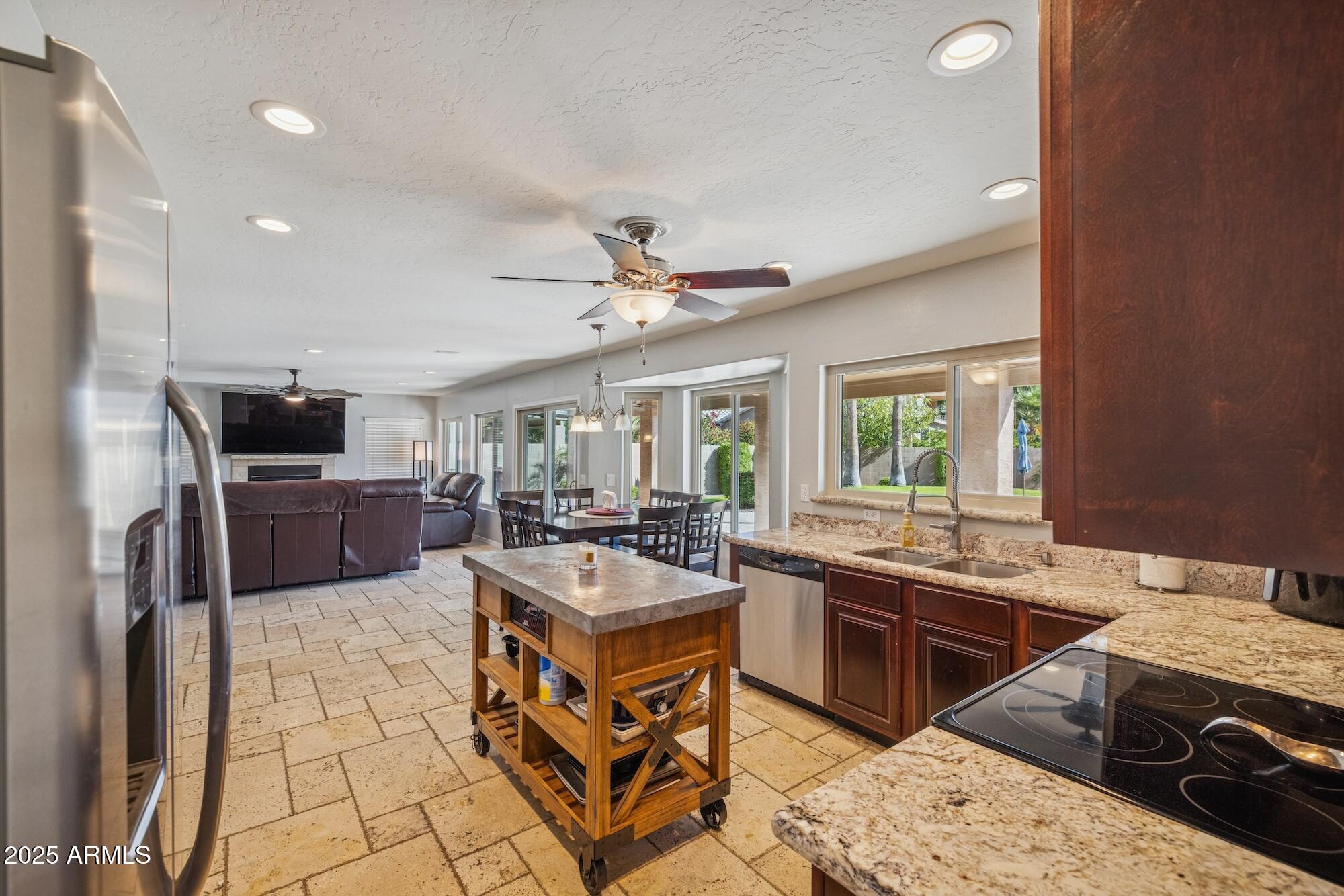 919 S PARADISE Drive