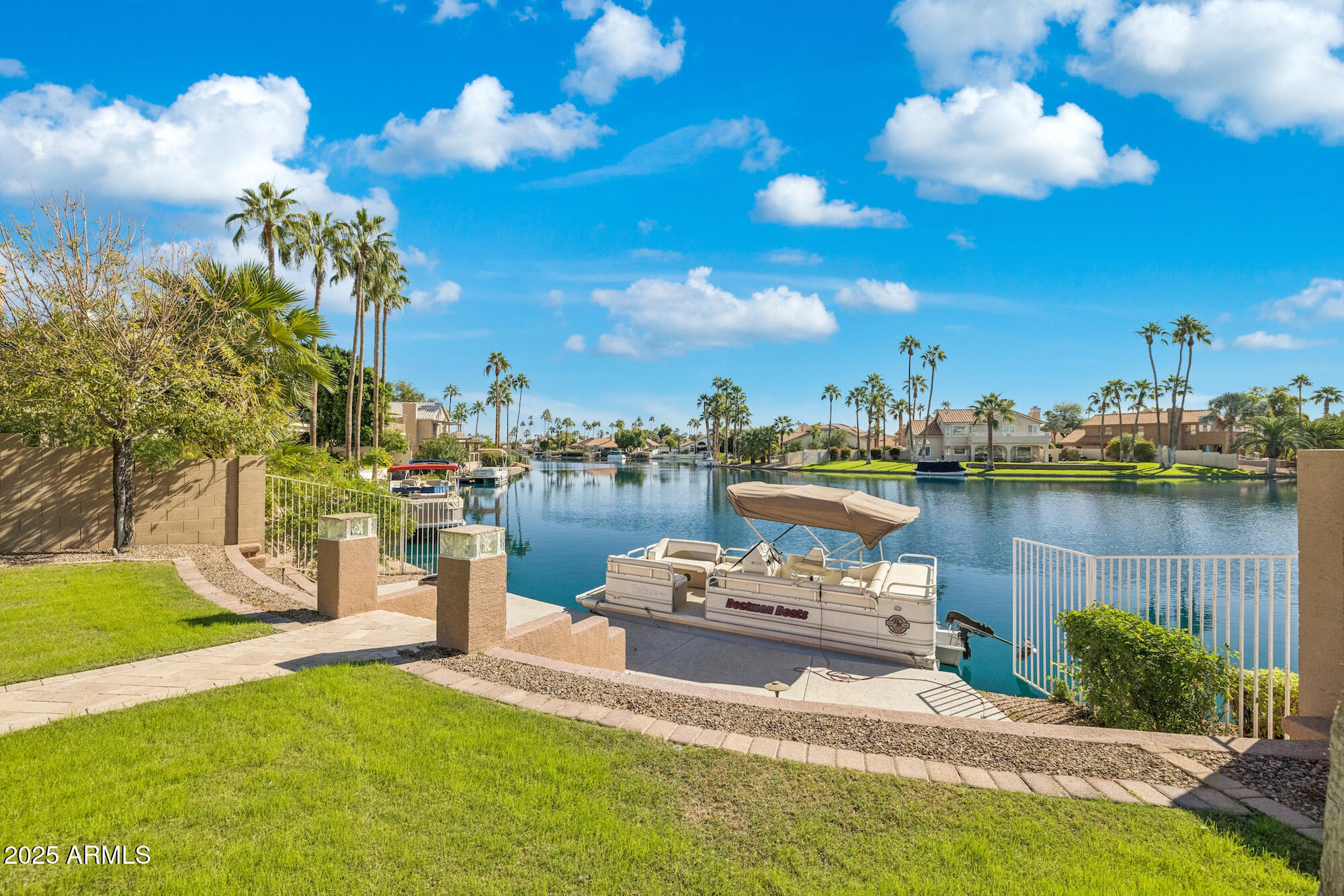 919 S PARADISE Drive