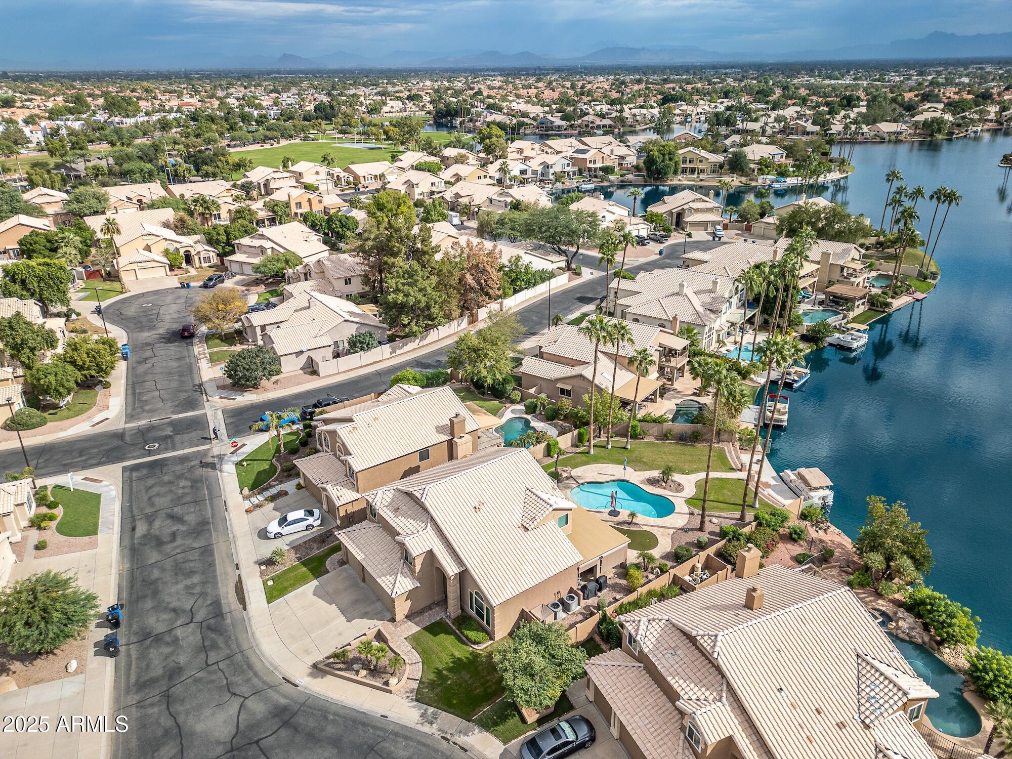 919 S PARADISE Drive