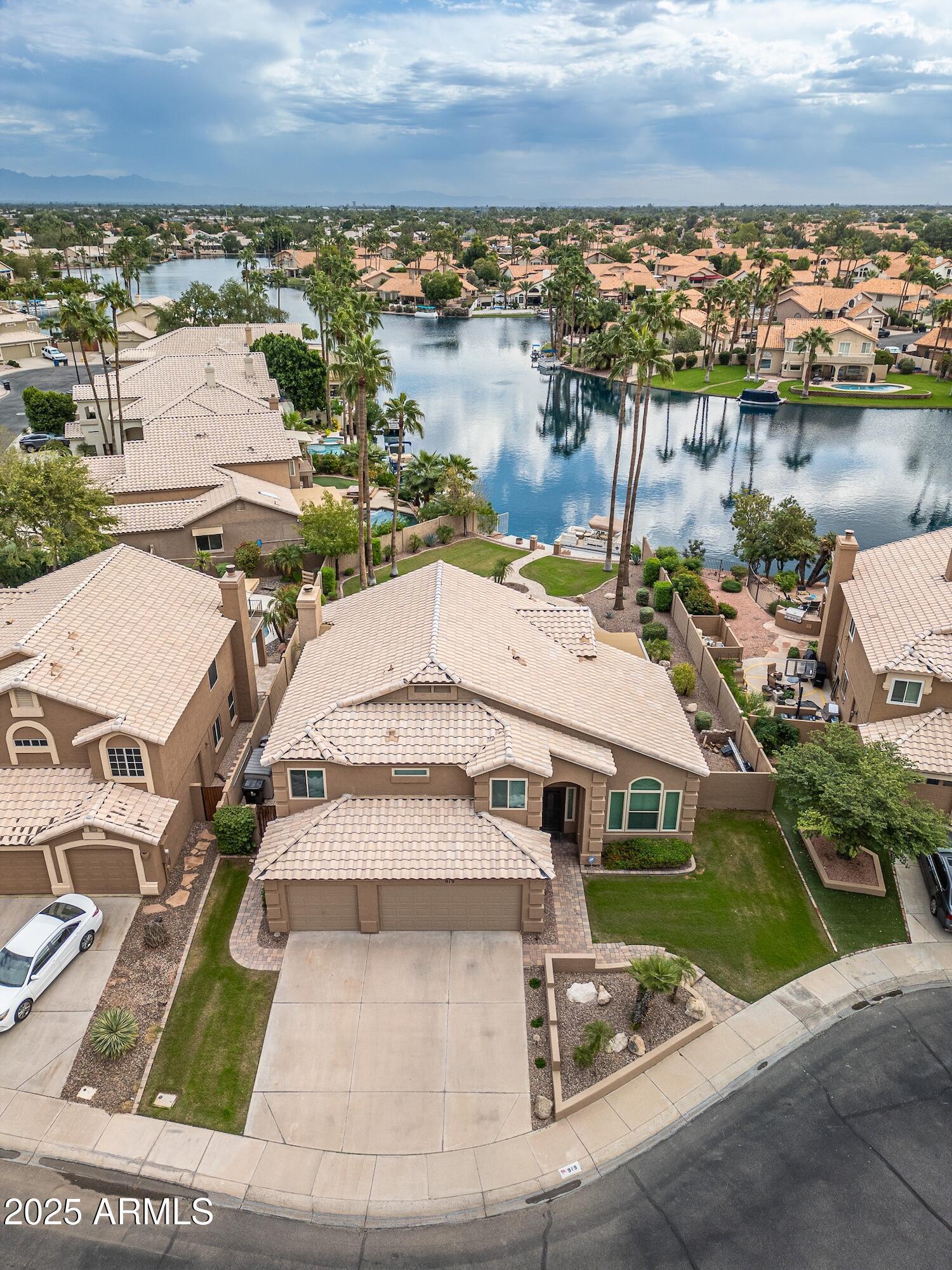 919 S PARADISE Drive