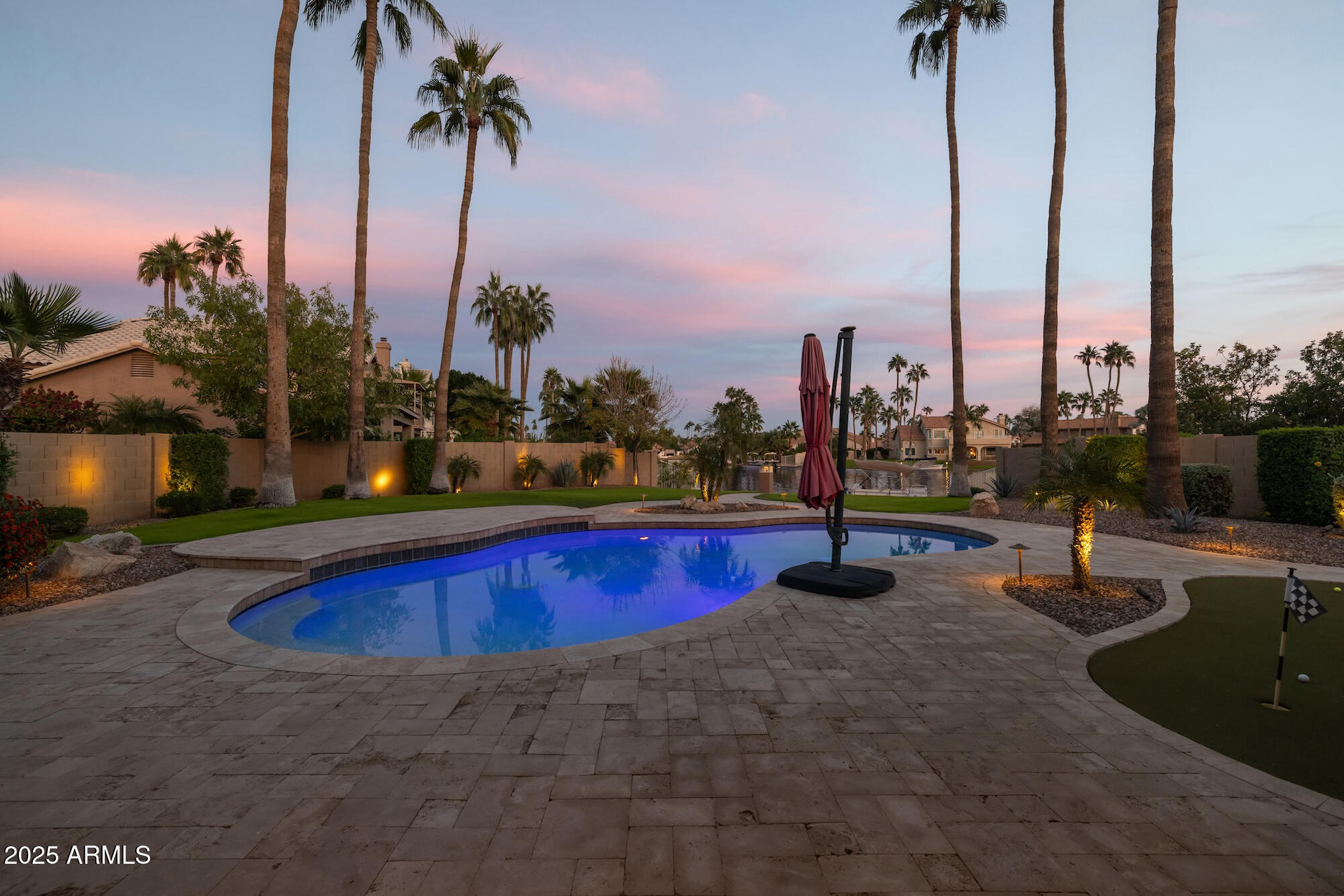 919 S PARADISE Drive