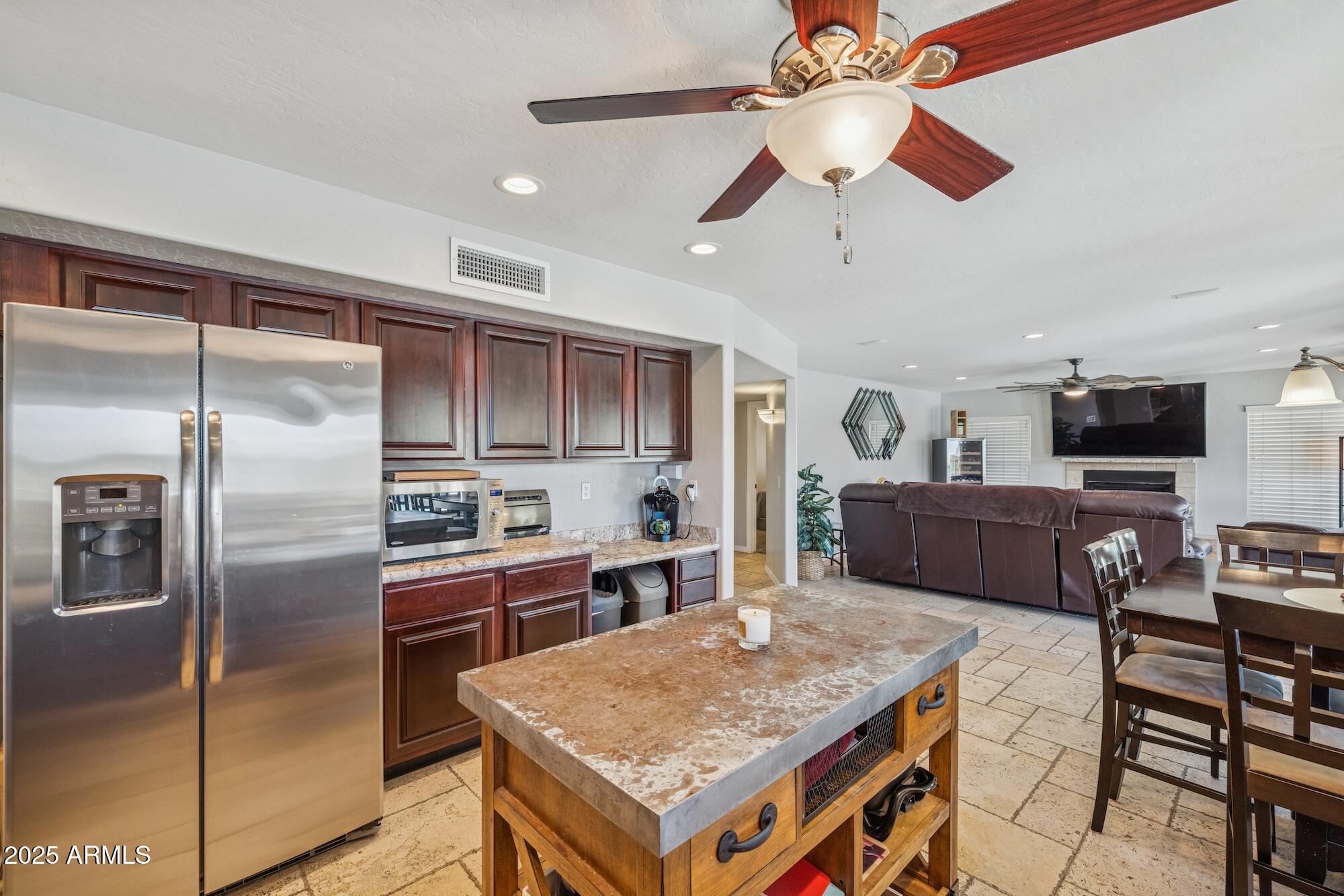 919 S PARADISE Drive