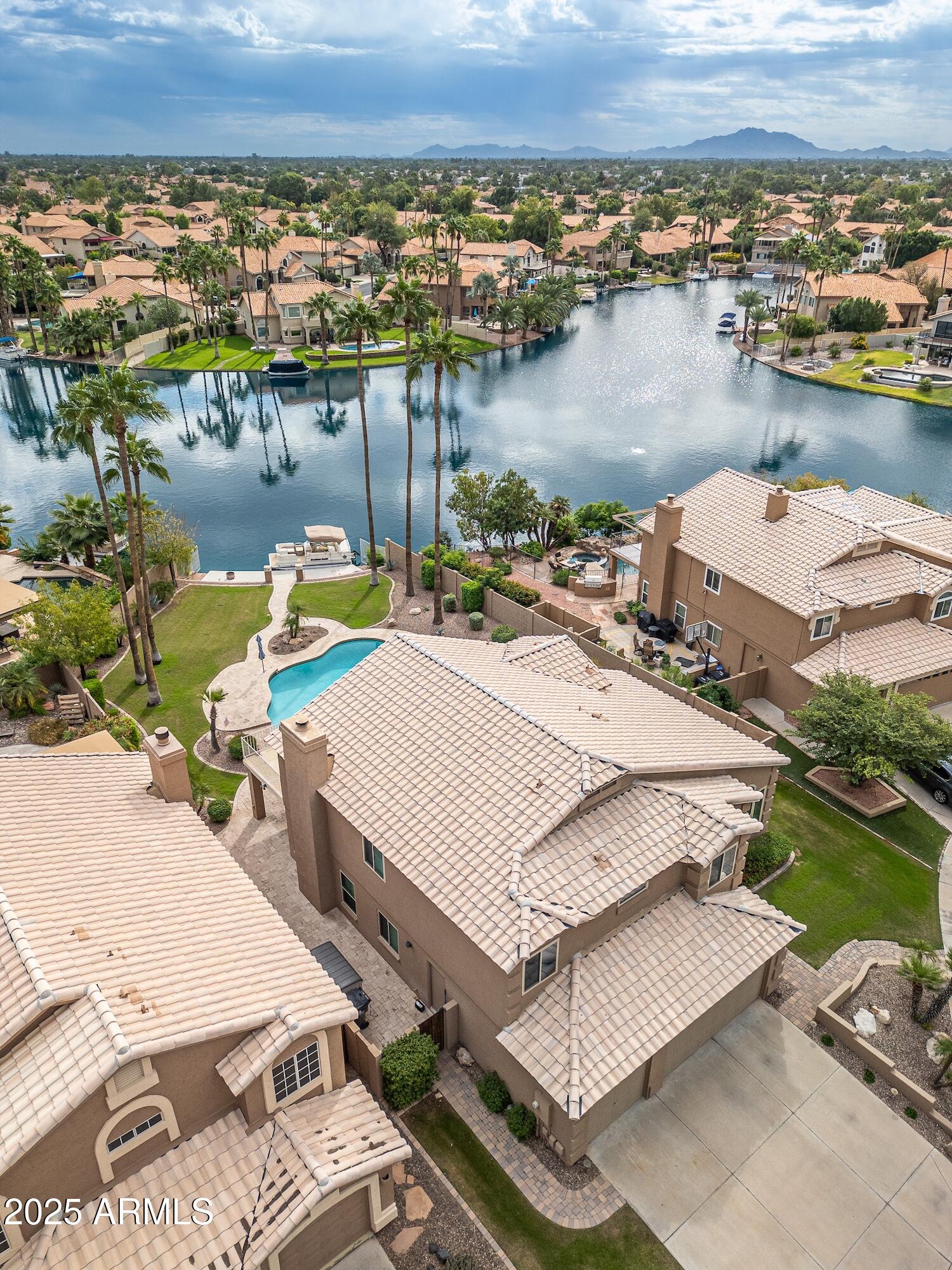 919 S PARADISE Drive