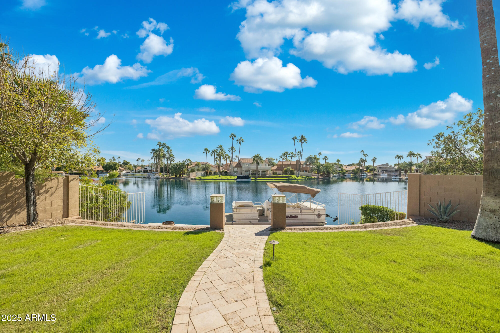 919 S PARADISE Drive