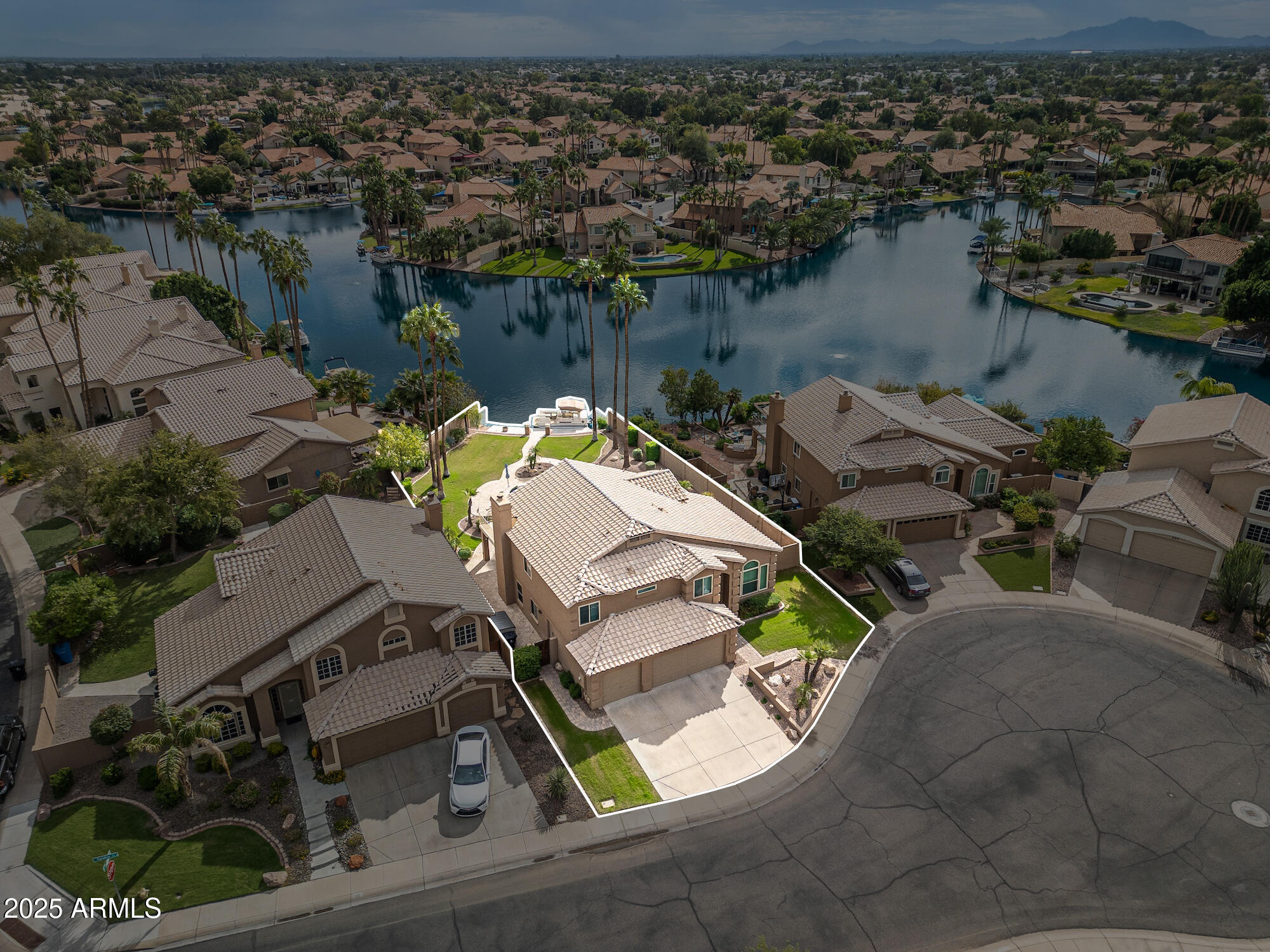 919 S PARADISE Drive