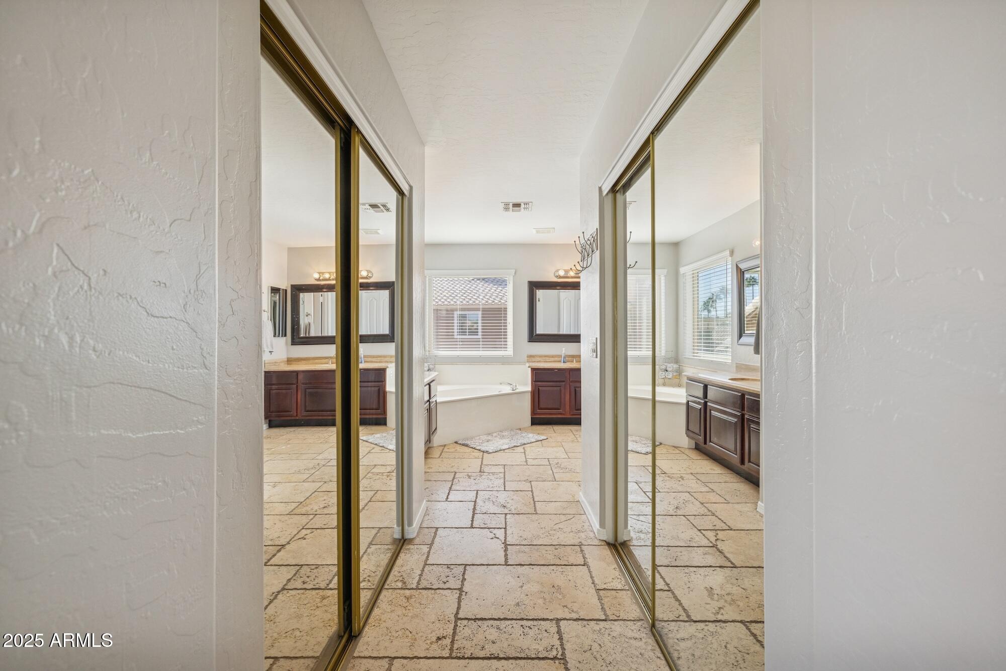 919 S PARADISE Drive