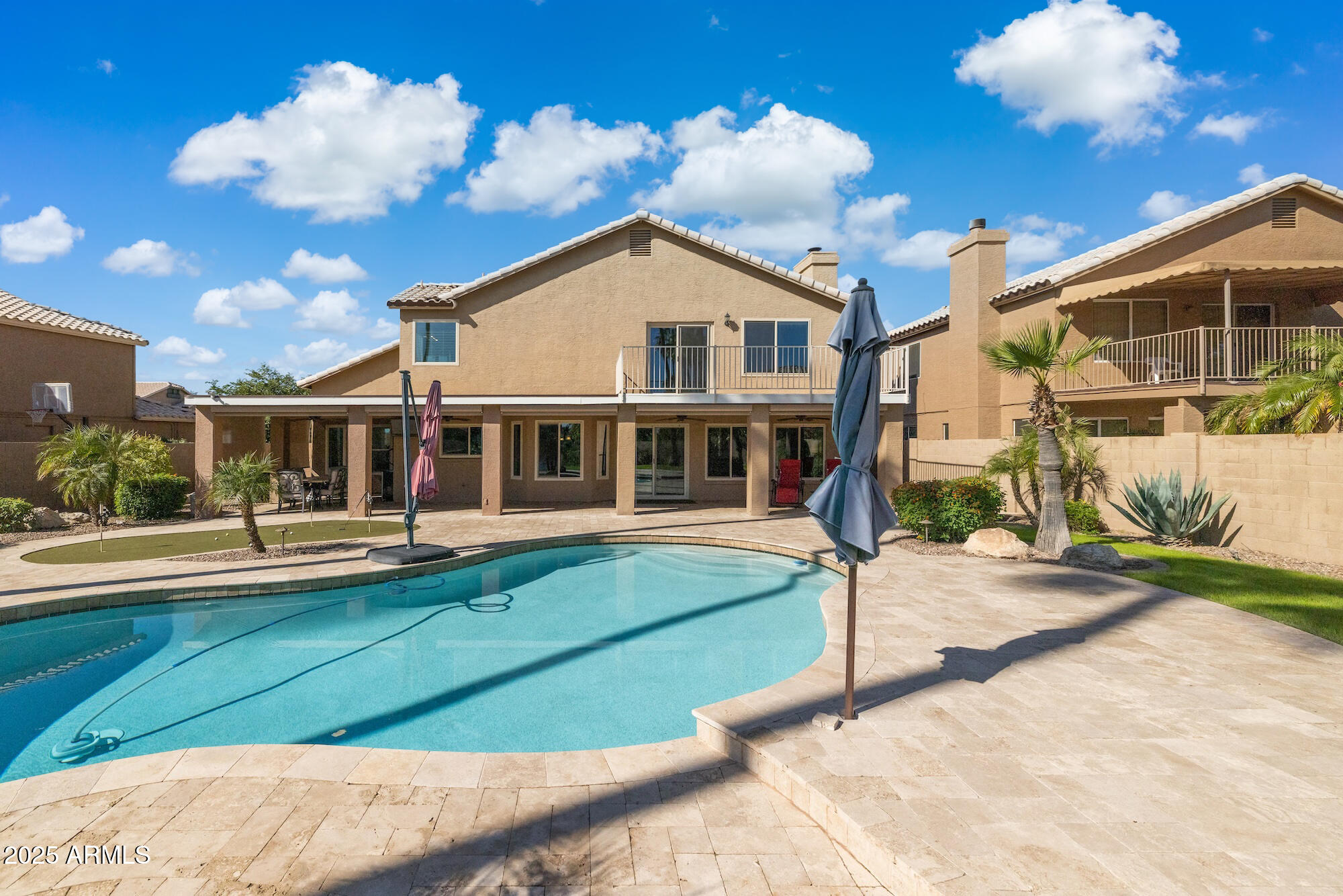 919 S PARADISE Drive