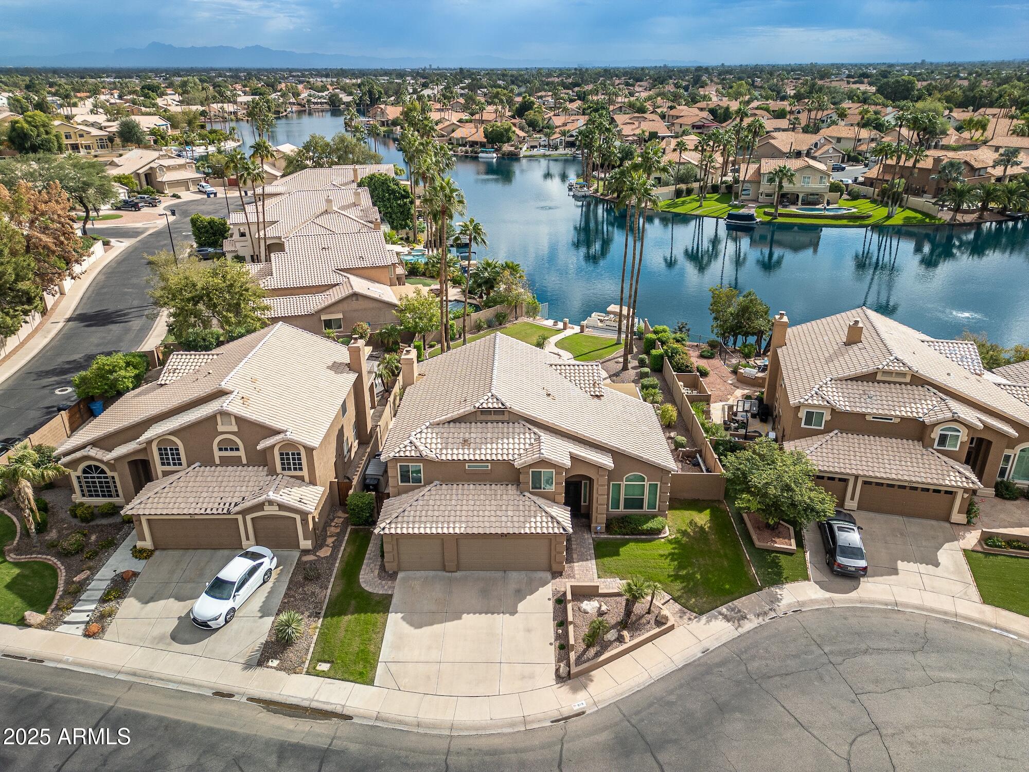 919 S PARADISE Drive