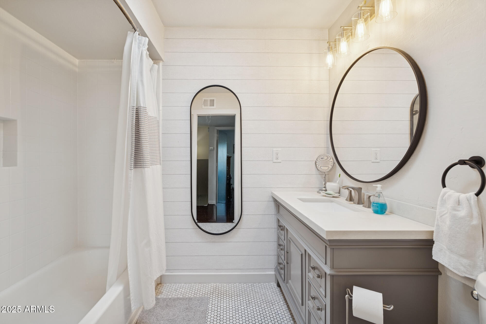 4801 E EUCLID Avenue 2