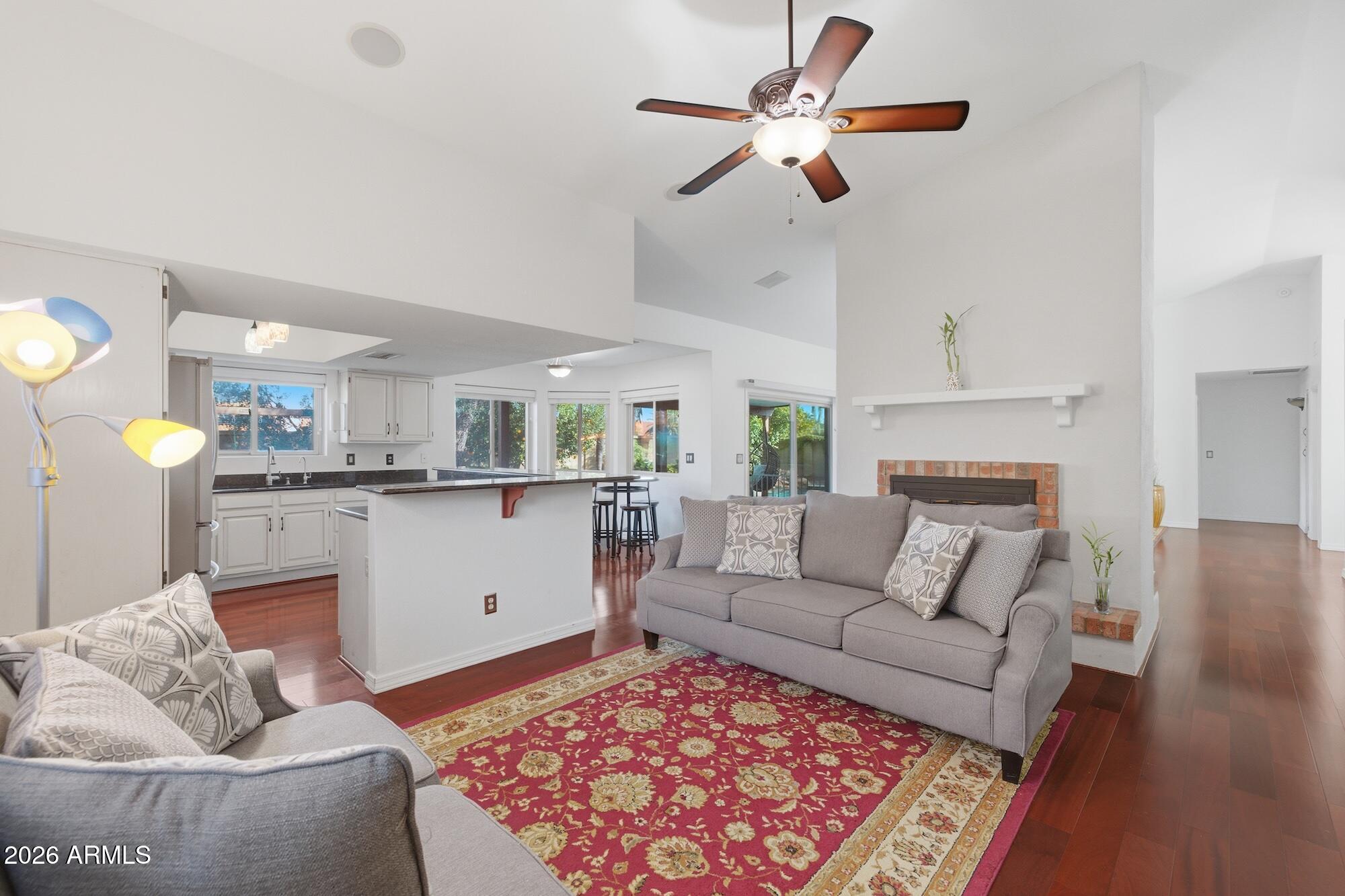 1338 E SUNBURST Lane