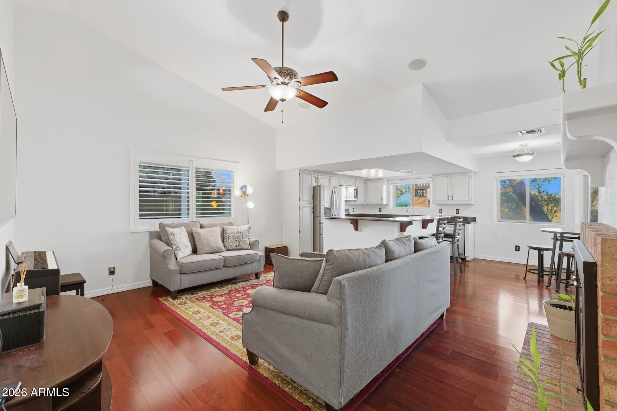 1338 E SUNBURST Lane