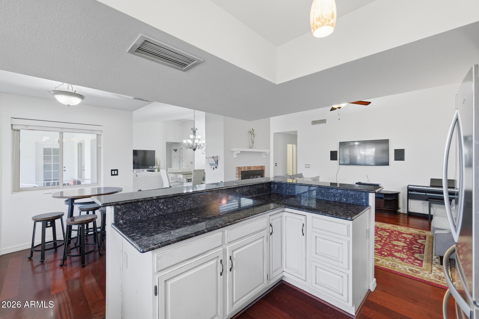 1338 E SUNBURST Lane