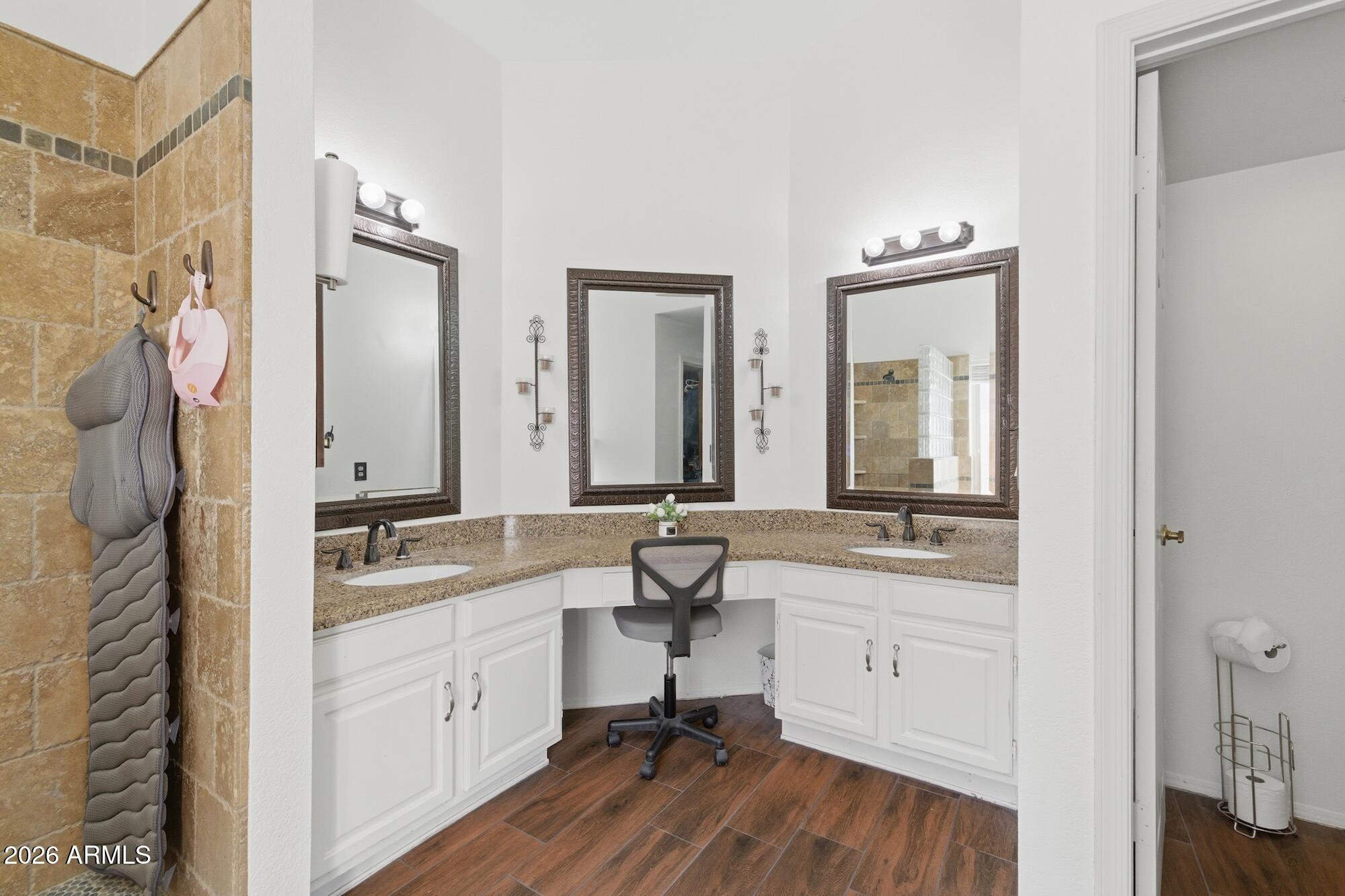 1338 E SUNBURST Lane